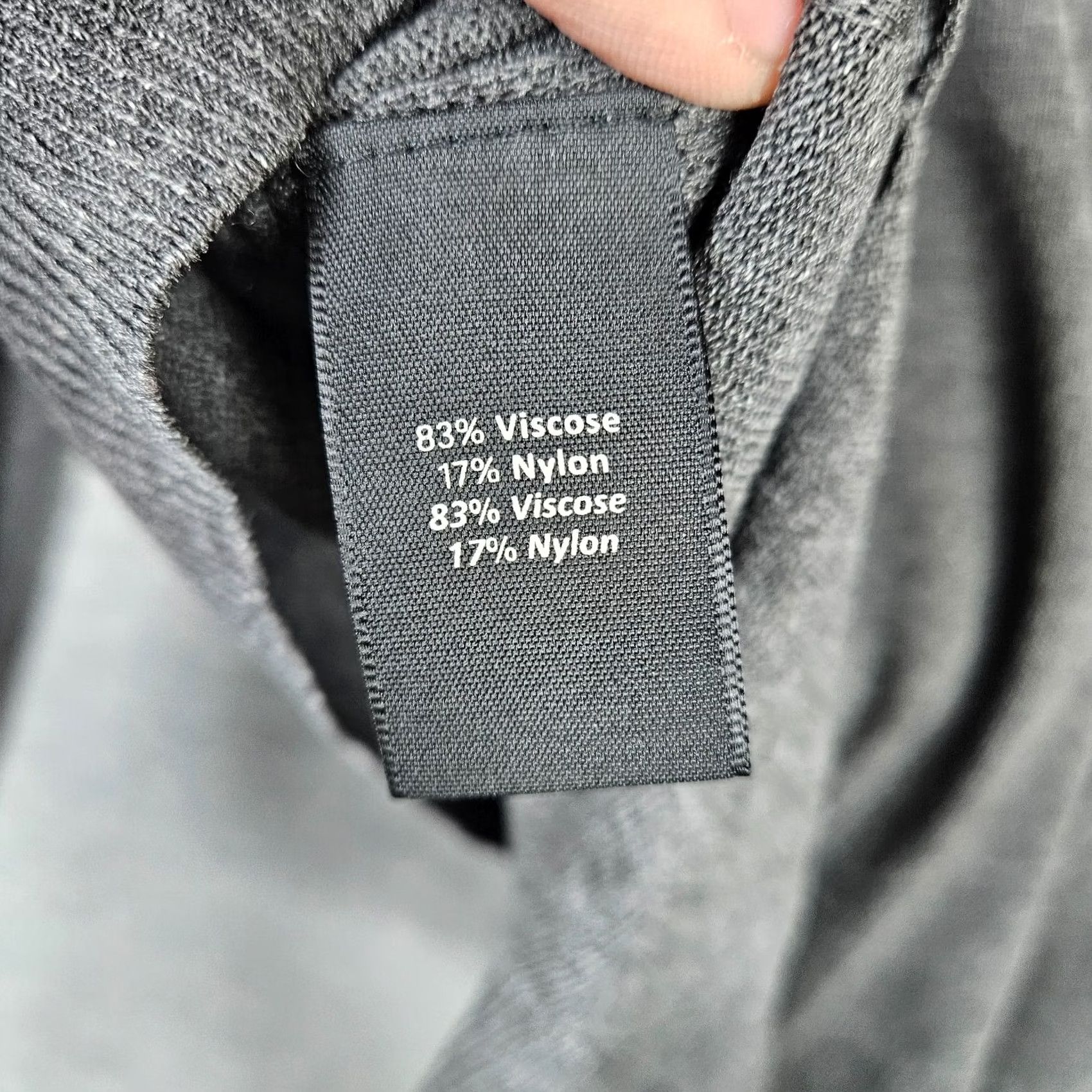 Elizabeth and James Elizabeth & James Grey Long Sleeve Cardigan M Women Knit Button V-Neck Sweater Modern Solid Size M / US 6-8 / IT 42-44 - 6 Thumbnail