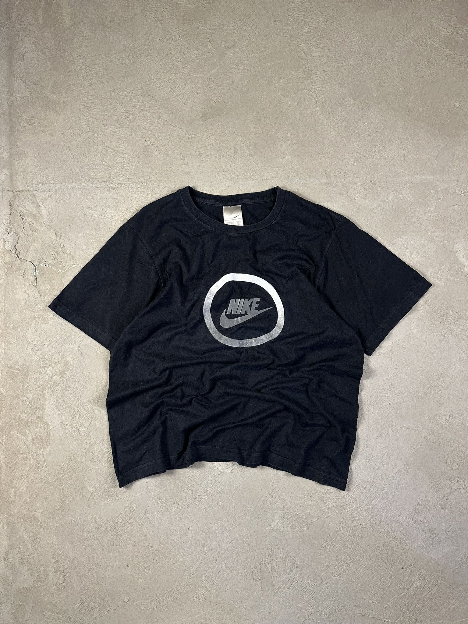 Nike Vintage Y2k Nike Swoosh Circle Logo T-shirt 00s Size US XL / EU 56 / 4 - 1 Thumbnail