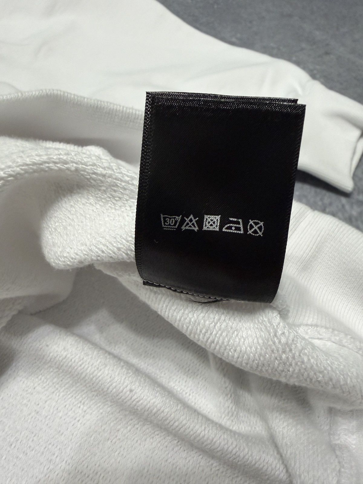 Vetements Vetements Translation Hoodie Rainbow White Size US S / EU 44-46 / 1 - 11 Thumbnail