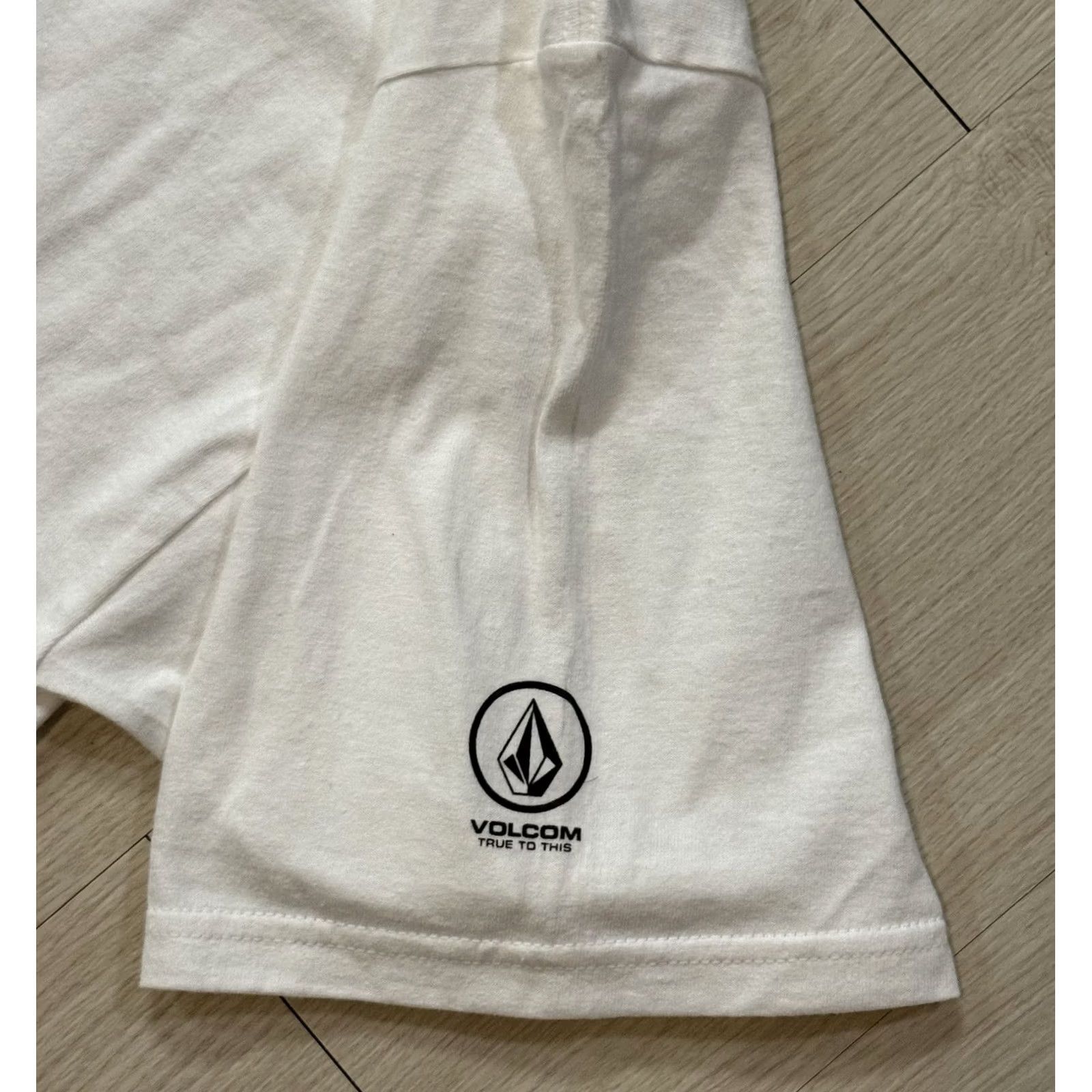 Volcom Volcom Shirt XL White Crew Neck Barabara Kruger Box Logo Tate Modern Art Museum Performa 17 Biennial Limited Edition Vintage No Mens Size US XL / EU 56 / 4 - 4 Thumbnail