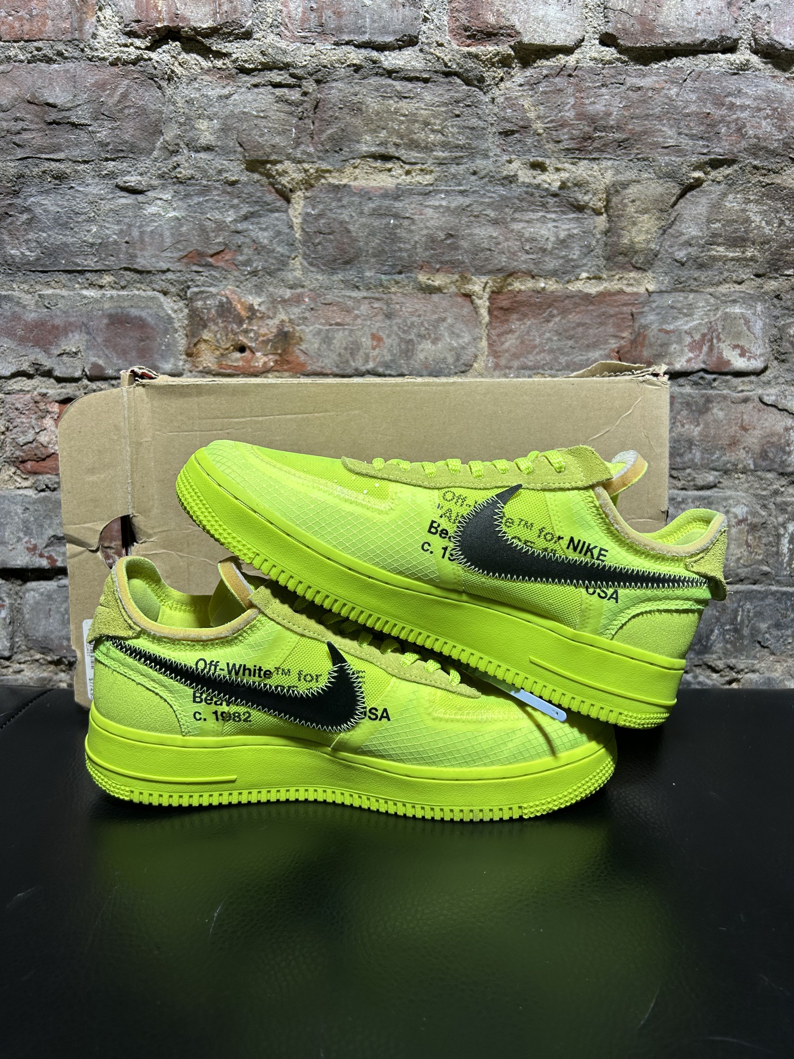 Nike × Off-White Off-White Air Force 1 Volt Size US 7.5 / EU 40-41 - 2 Thumbnail