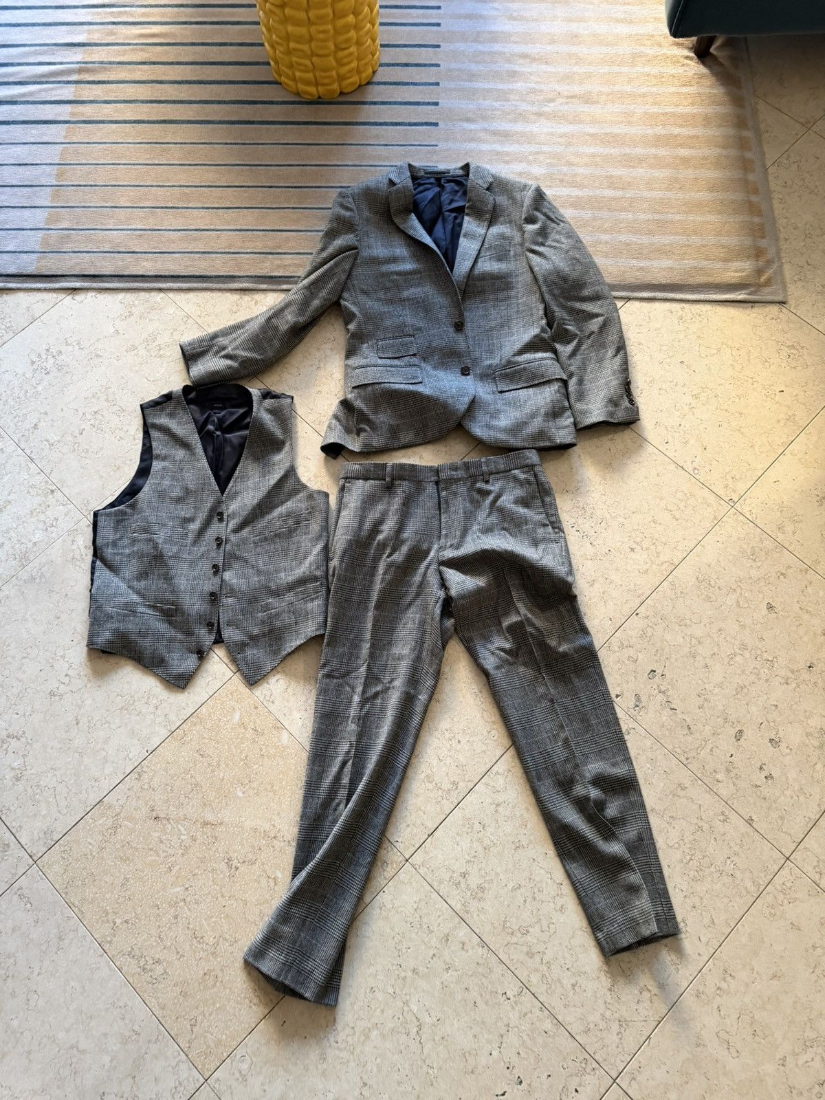 J.Crew Prince of Wales J Crew Ludlow 3PC Suit 38R Size 38R - 1 Thumbnail