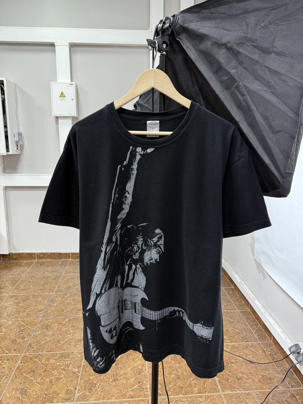 AC/DC 🇺🇸 Vintage 2010 AC/DC Stiff Upper Lip Angus Young T-Shirt Y2K Size US XXL / EU 58 / 5 - 1 Thumbnail