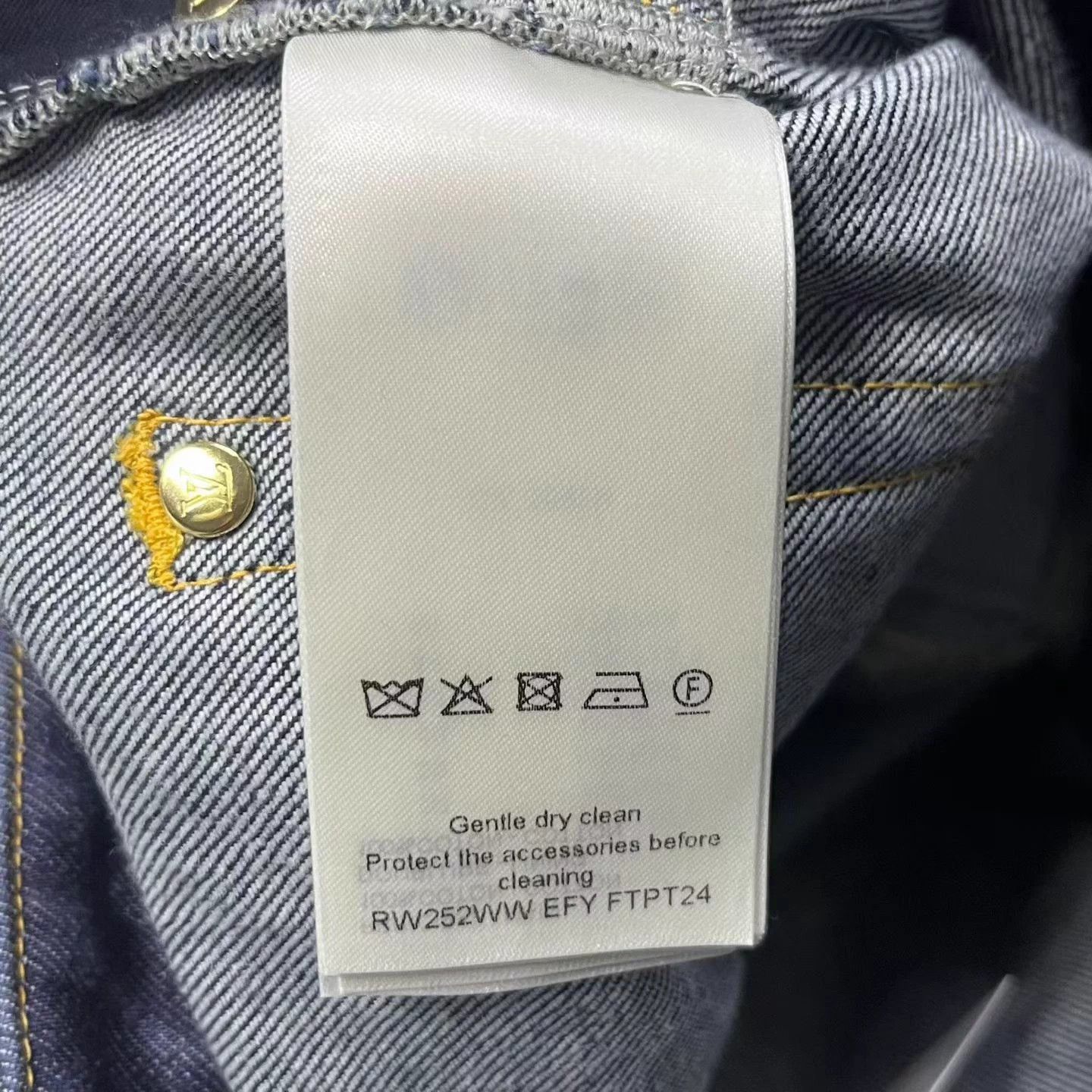 Louis Vuitton Louis Vuitton Flared Denim Jeans 32 Like New With Tags Size 24" / US 00 / IT 34 - 4 Thumbnail