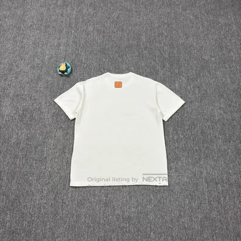 Other Louis Vuitton 25 white embossed logo leather short sleeves Size US S / EU 44-46 / 1 - 8 Thumbnail