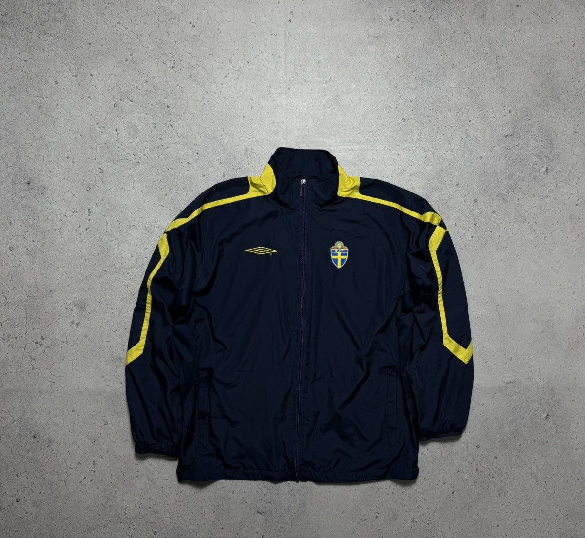 Umbro Umbro Sweden Vintage Nylon Football Track Jacket Soccer Size US L / EU 52-54 / 3 - 1 Thumbnail