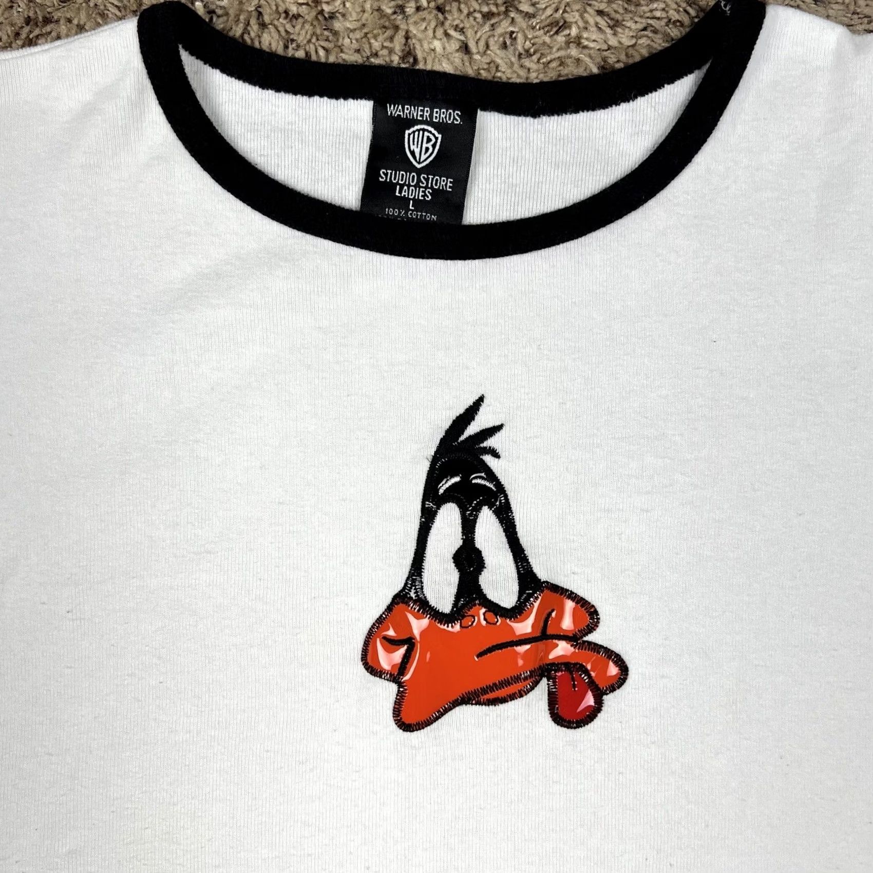 Vintage VINTAGE Daffy Duck Warner Bros 1997 Womens T-Shirt Small White Cap Sleeve USA 90s Cartoon Embroidered Size S / US 4 / IT 40 - 5 Thumbnail
