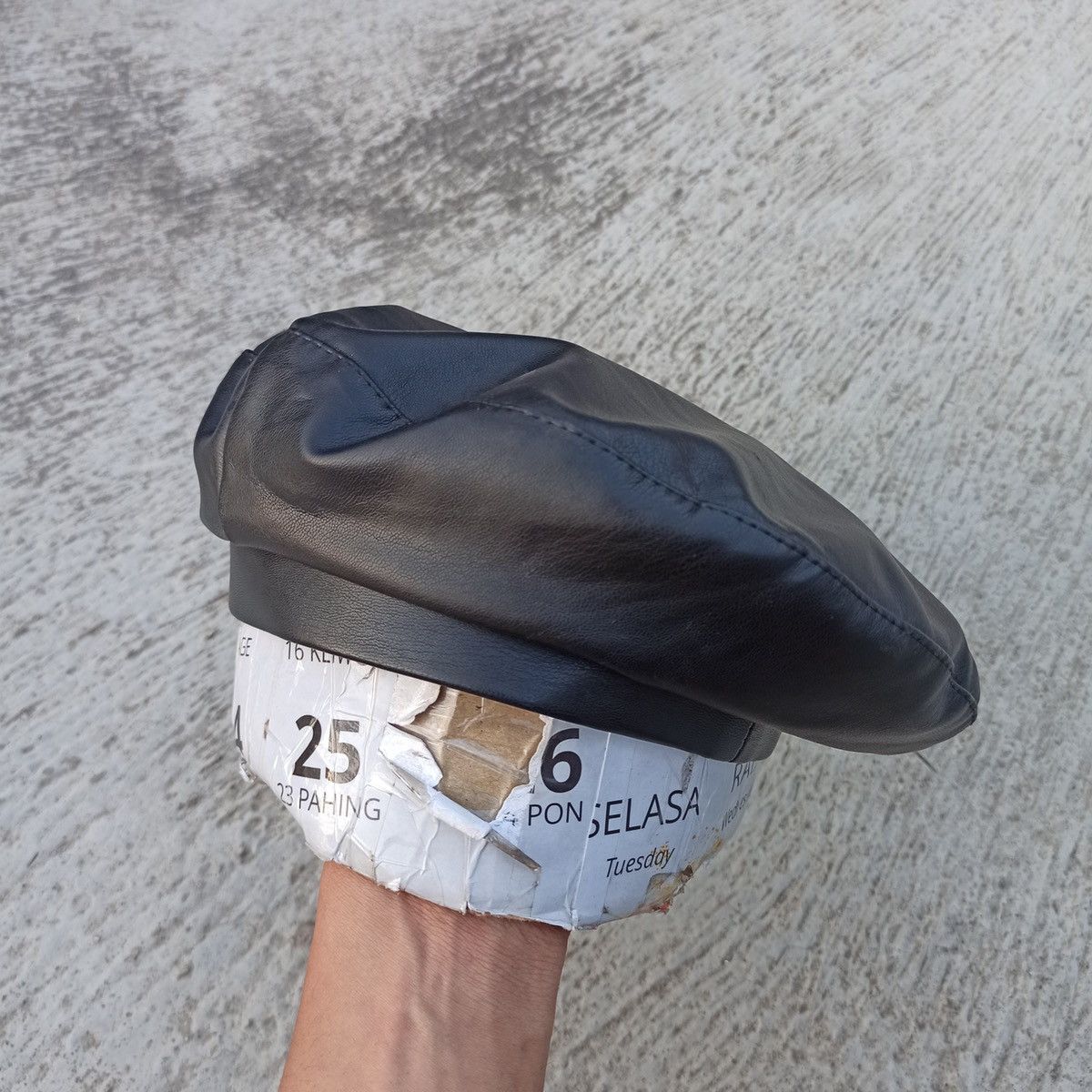 Leather Leather beret Size ONE SIZE - 1 Thumbnail