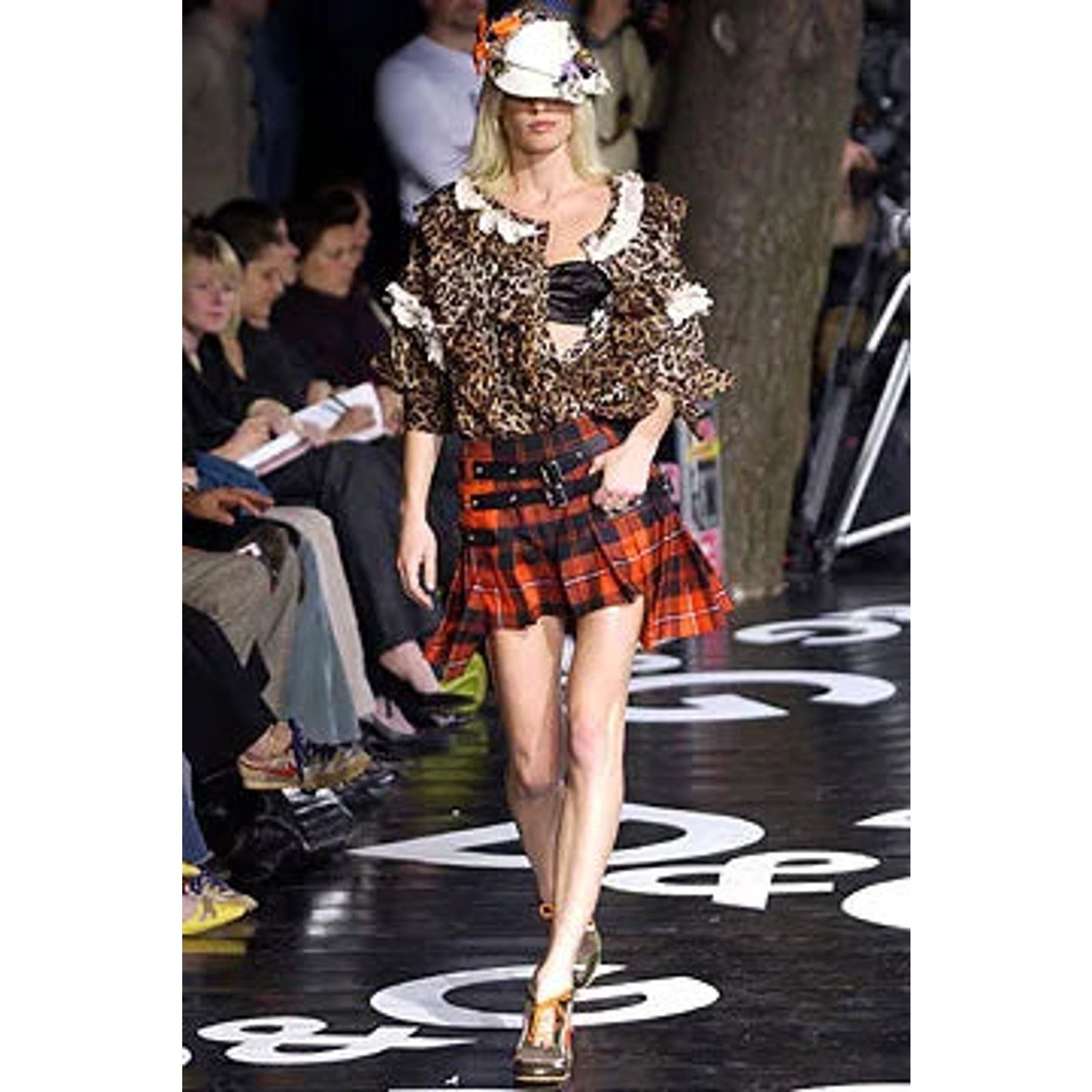 Dolce & Gabbana A/W2003 Dolce & Gabbana bondage tartan runway skirt Size 30" / US 8 / IT 44 - 3 Thumbnail
