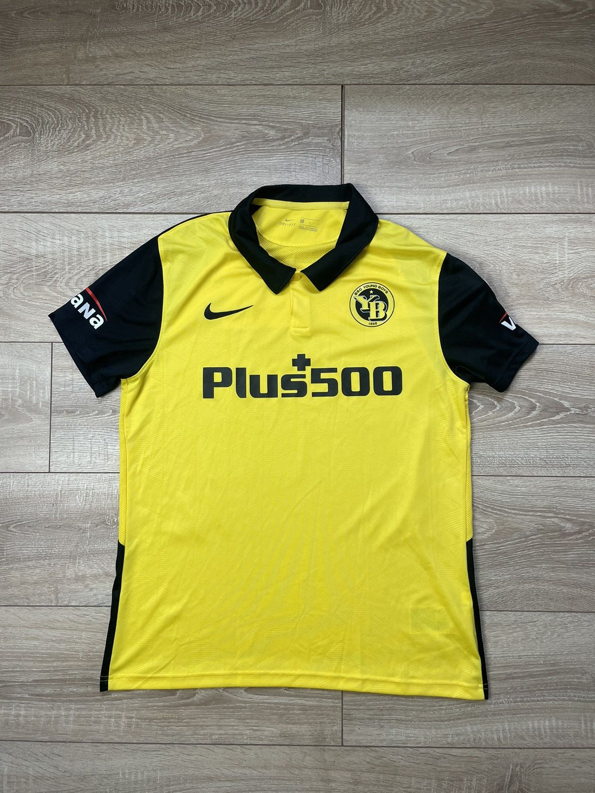 Nike YOUNG BOYS 2020/2021 HOME FOOTBALL SHIRT NIKE SOCCER JERSEY Size US L / EU 52-54 / 3 - 2 Thumbnail