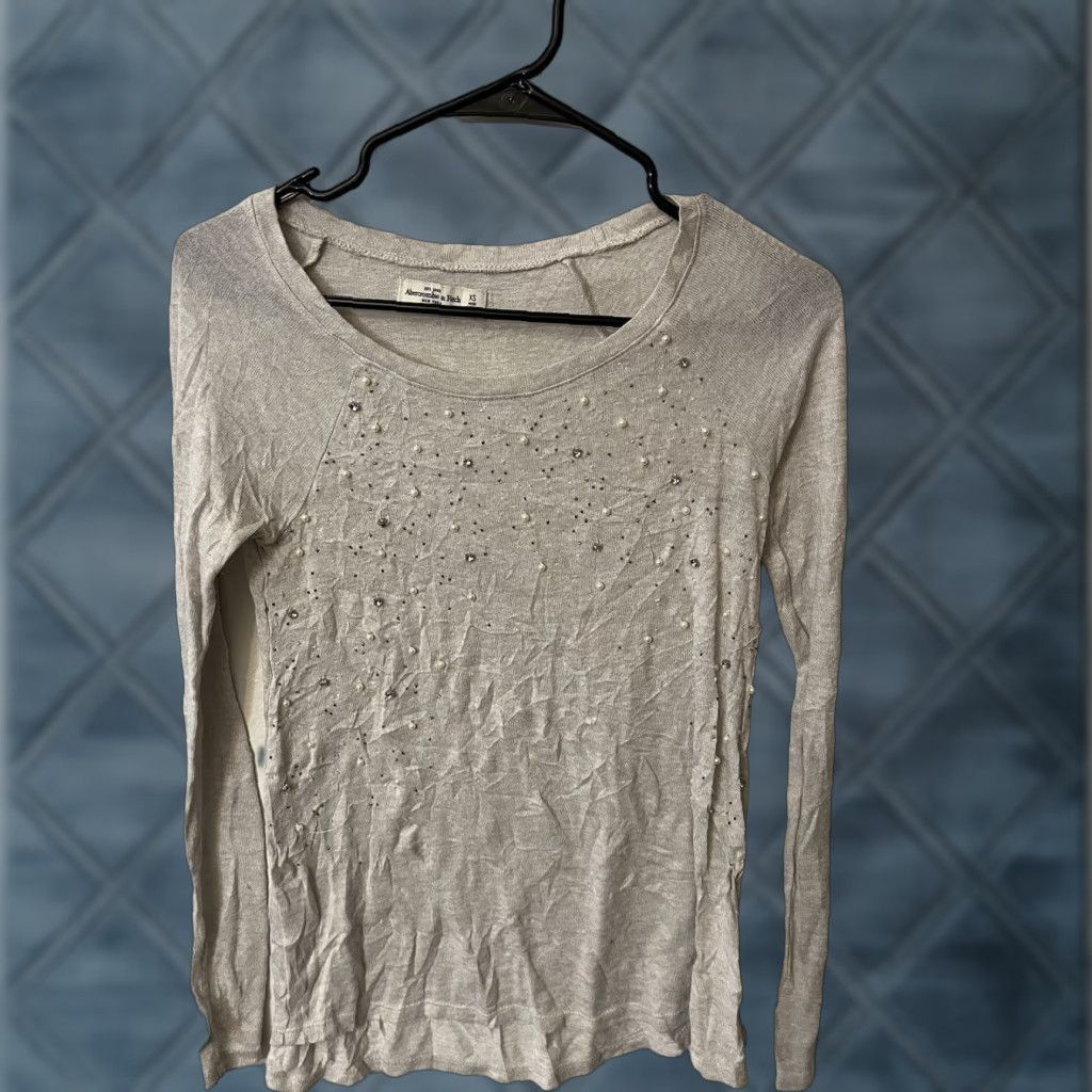 Abercrombie & Fitch Abercrombie & Fitch Pearl Studded Top XS Women Blouse Round Neck Long Sleeve Gray Knit Polyester Visco... Size XS / US 0-2 / IT 36-38 - 1 Thumbnail