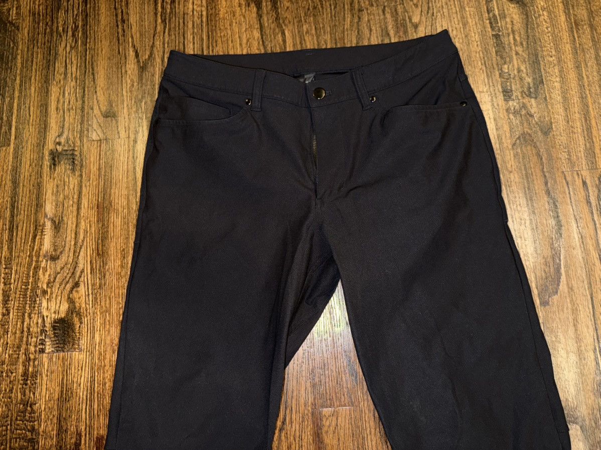 Lululemon Lululemon ABC Slim-Fit 5 Pocket Pants Black Mens Size 30 Size US 30 / EU 46 - 4 Thumbnail