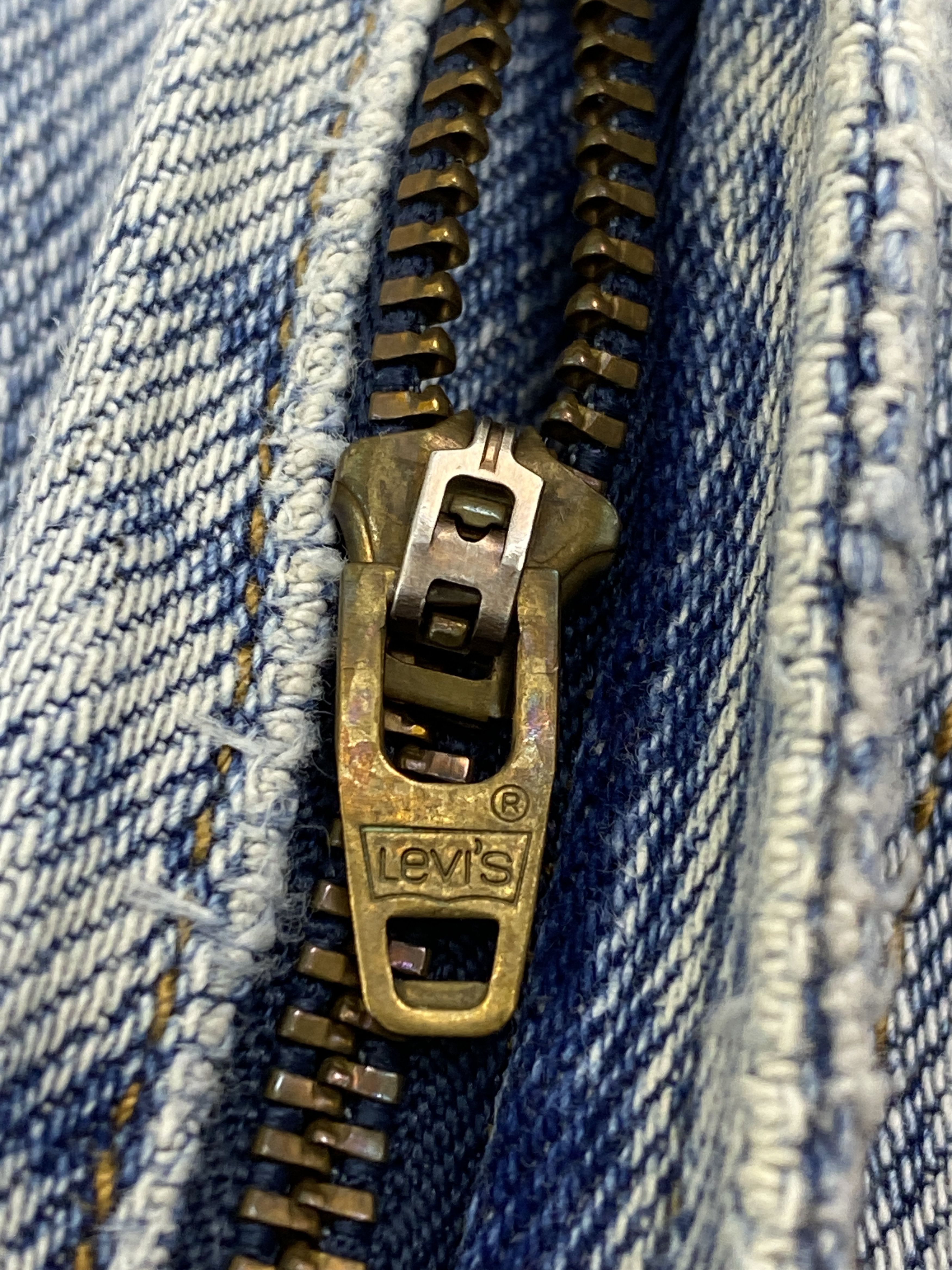 Levi's Distressed Vintage Levis 505 Light Washed Jeans DP2611 Size US 36 / EU 52 - 13 Thumbnail