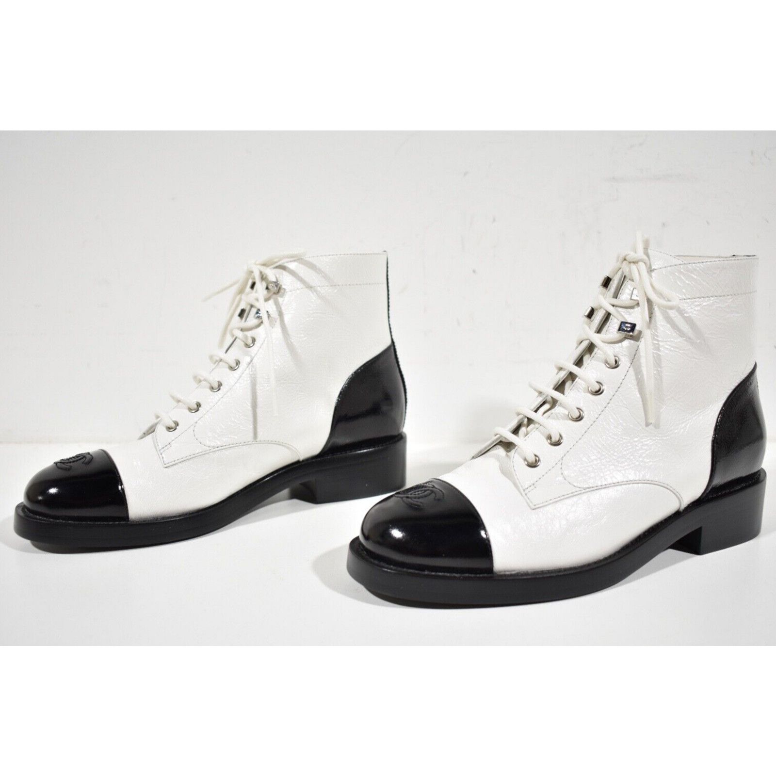 Chanel Chanel 21P White Black Crumpled Shiny CC Combat Lace Up Size US 10 / IT 40 - 10 Thumbnail