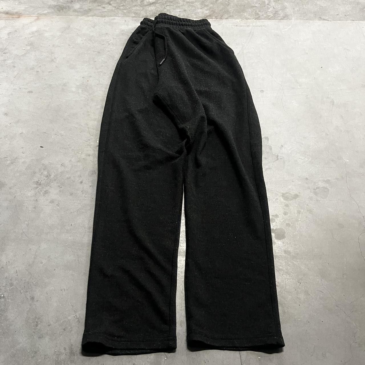 Vintage Vintage Y2K/2000s Black Loungewear Essential Sweatpants with drawstring waistband and pockets! Size US 34 / EU 50 - 1 Thumbnail