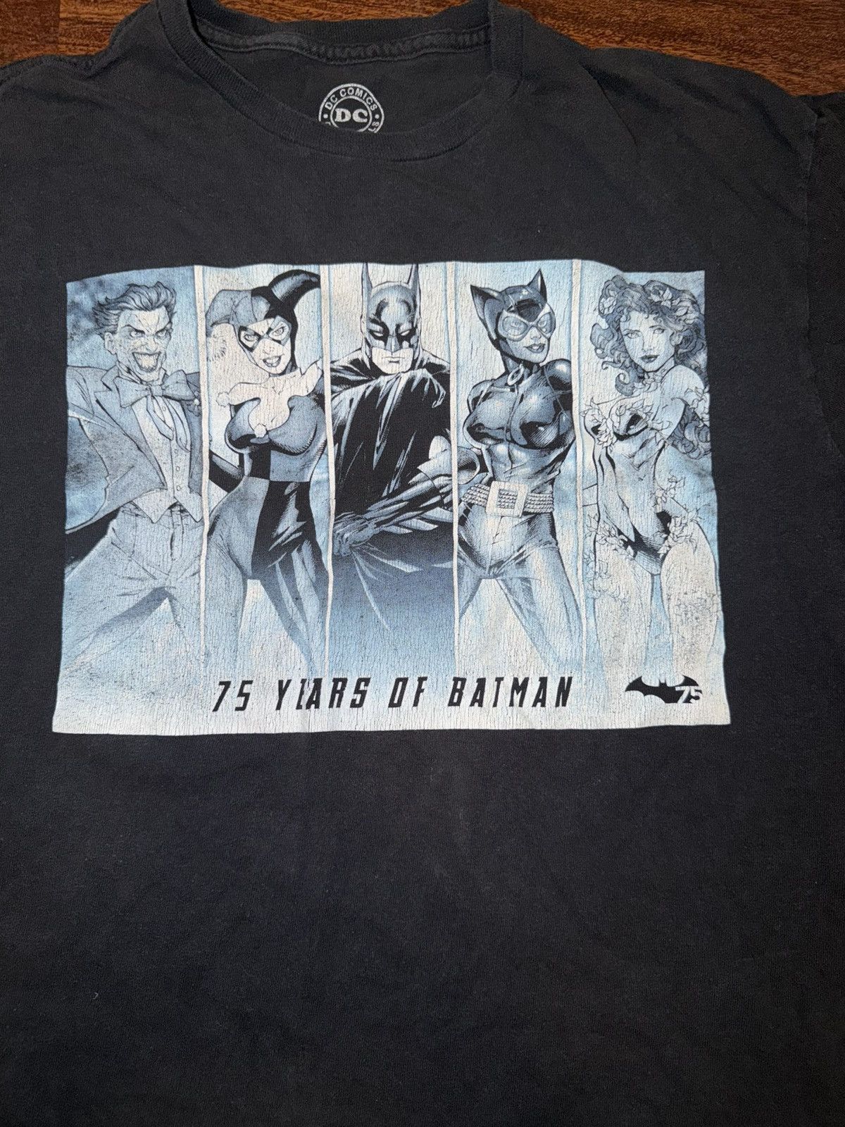DC Comics Batman 75th Anniversary tee Size US L / EU 52-54 / 3 - 2 Thumbnail