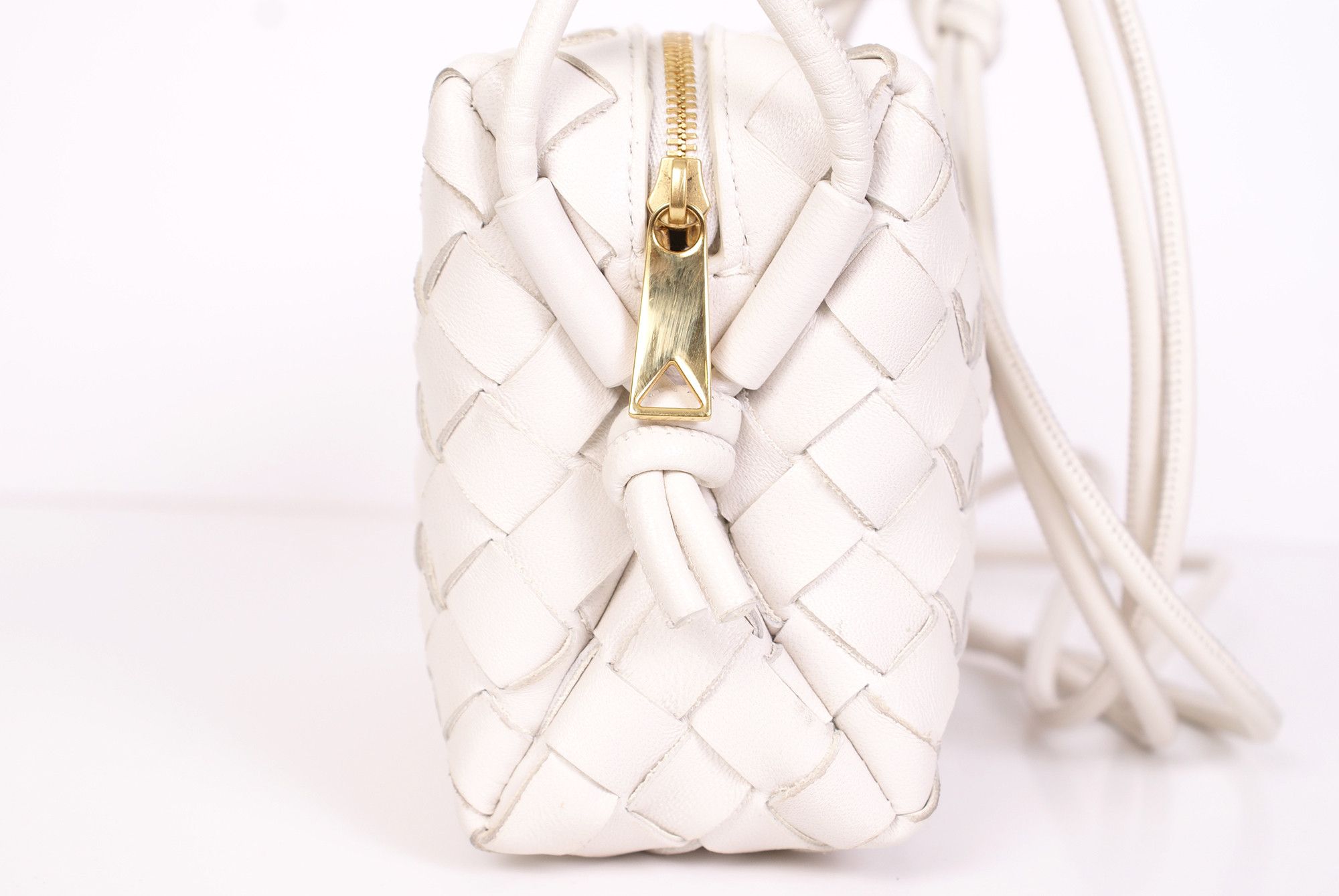 Bottega Veneta Bottega Veneta Leather Mini Loop Camera Shoulder Bag White Size ONE SIZE - 6 Thumbnail