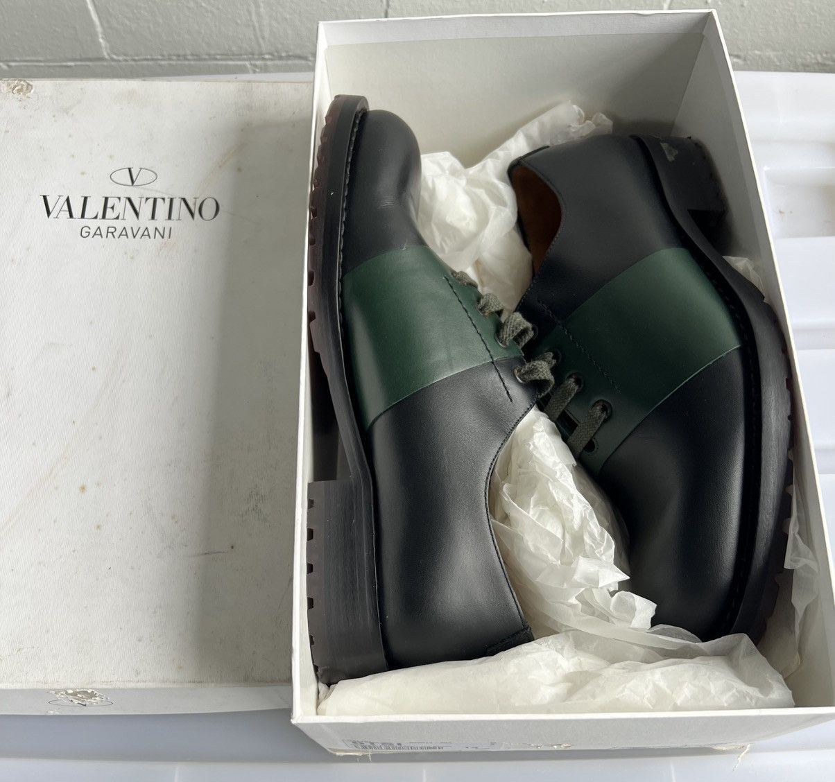 Valentino Valentino green and black shoe in leather Size US 10 / EU 43 - 1 Thumbnail