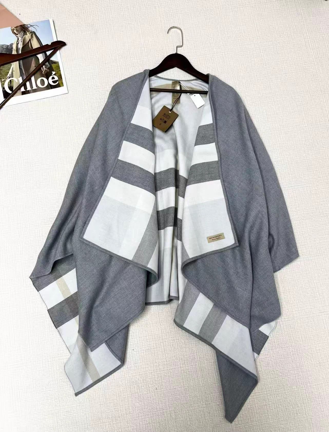 Burberry BURBERRY Gray 100% Wool Cape 140x140 Size S / US 4 / IT 40 - 1 Thumbnail