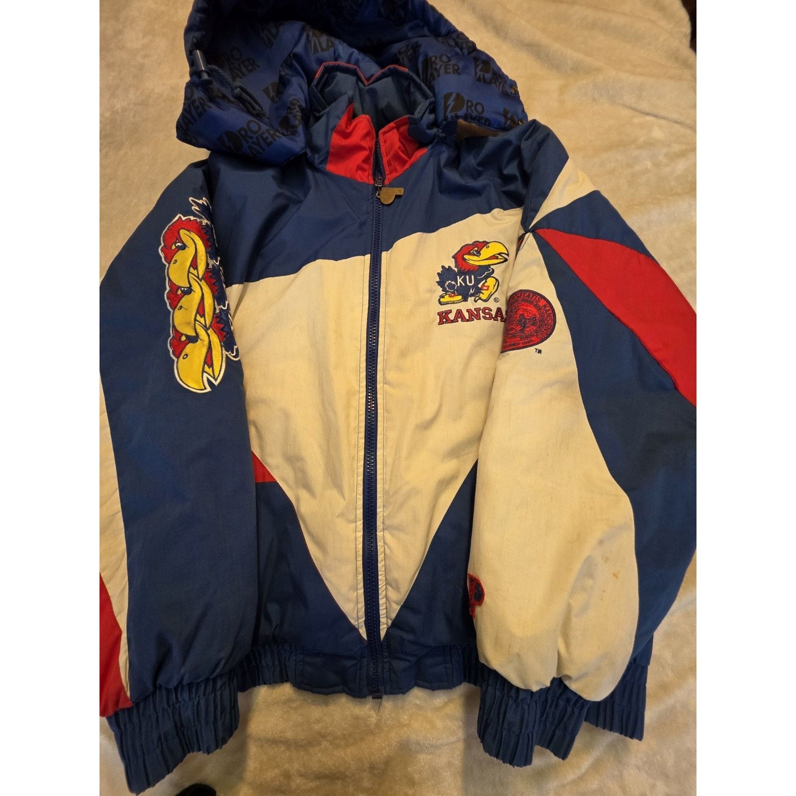 Other Kansas Jayhawks 90s PRO PLAYER puffer jacket XL blue red Size US XL / EU 56 / 4 - 11 Thumbnail