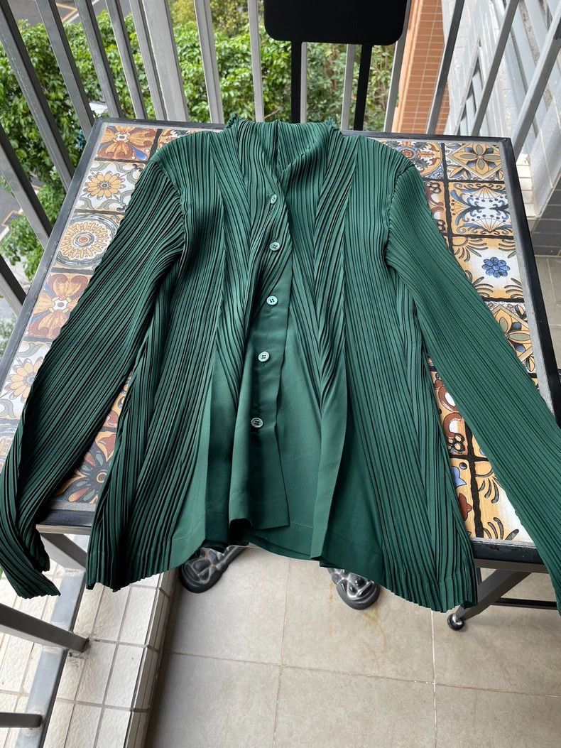 Issey Miyake Issey Miyake size:3 A dark green pleated cardigan Size S / US 4 / IT 40 - 5 Thumbnail