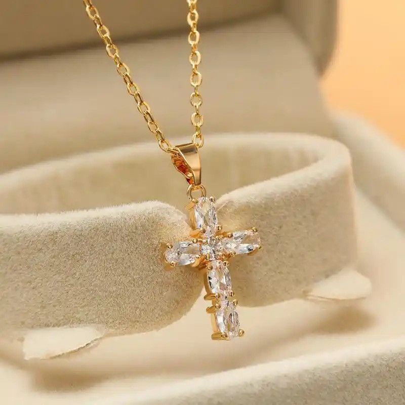Jewelry × Vintage Sophisticated White Crystal Cross Pendant Necklace Size ONE SIZE - 4 Thumbnail