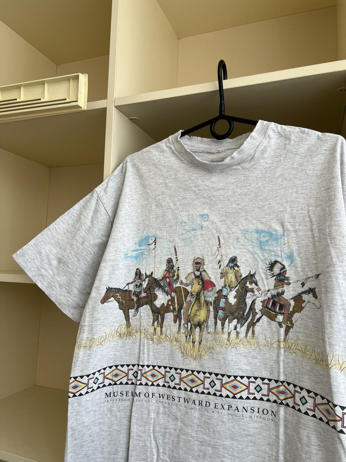 Vintage Vintage 90s St. Louis Native American T-Shirt Museum Size XL Size US XL / EU 56 / 4 - 9 Thumbnail