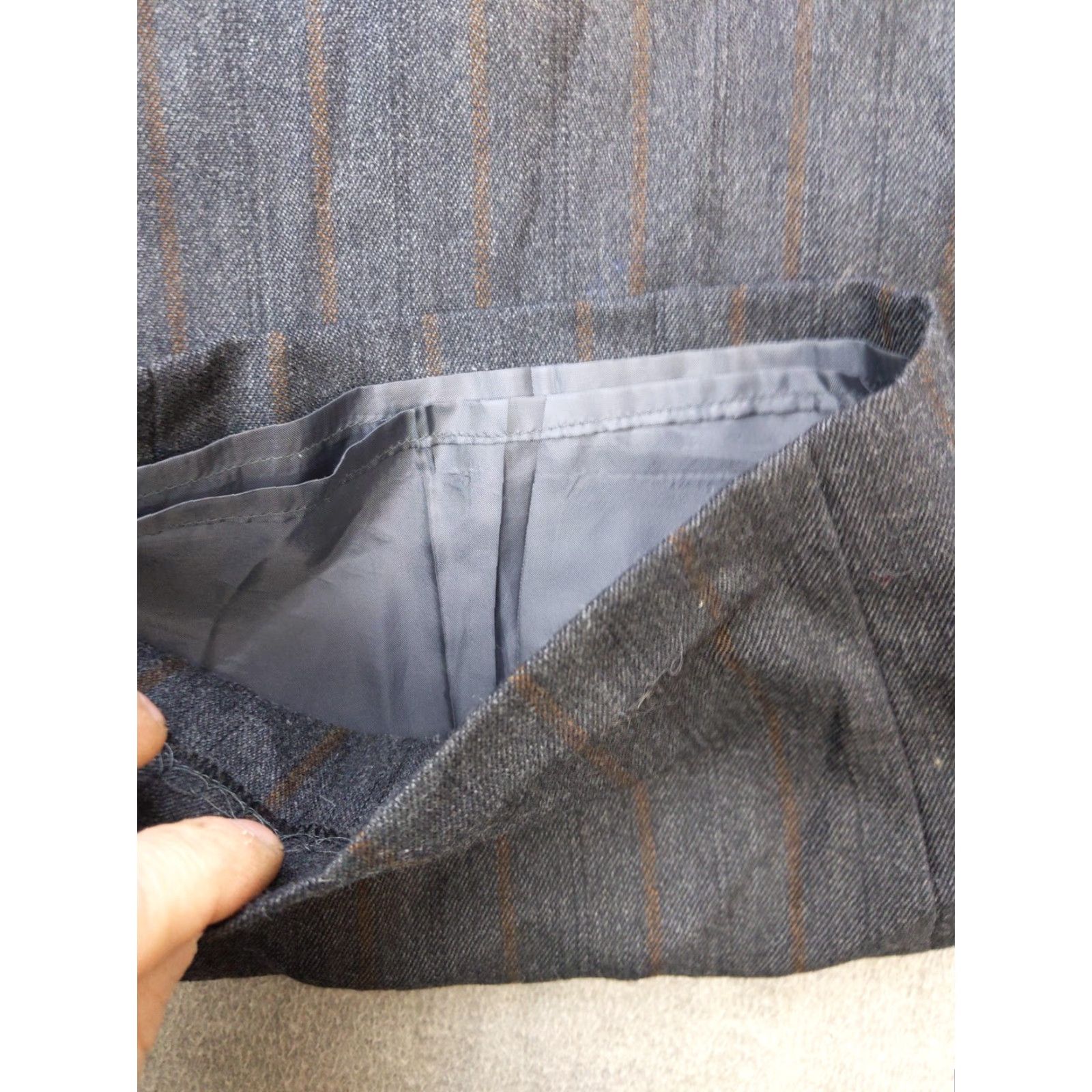 Vintage Harve Benard Pants Womens 12 Gray Wool Pinstripe Dress Workwear Straight Leg Pants, Twill, Lined, Front Zip, Pockets, Flat Front, Business Size 34" / US 12 / IT 48 - 3 Thumbnail
