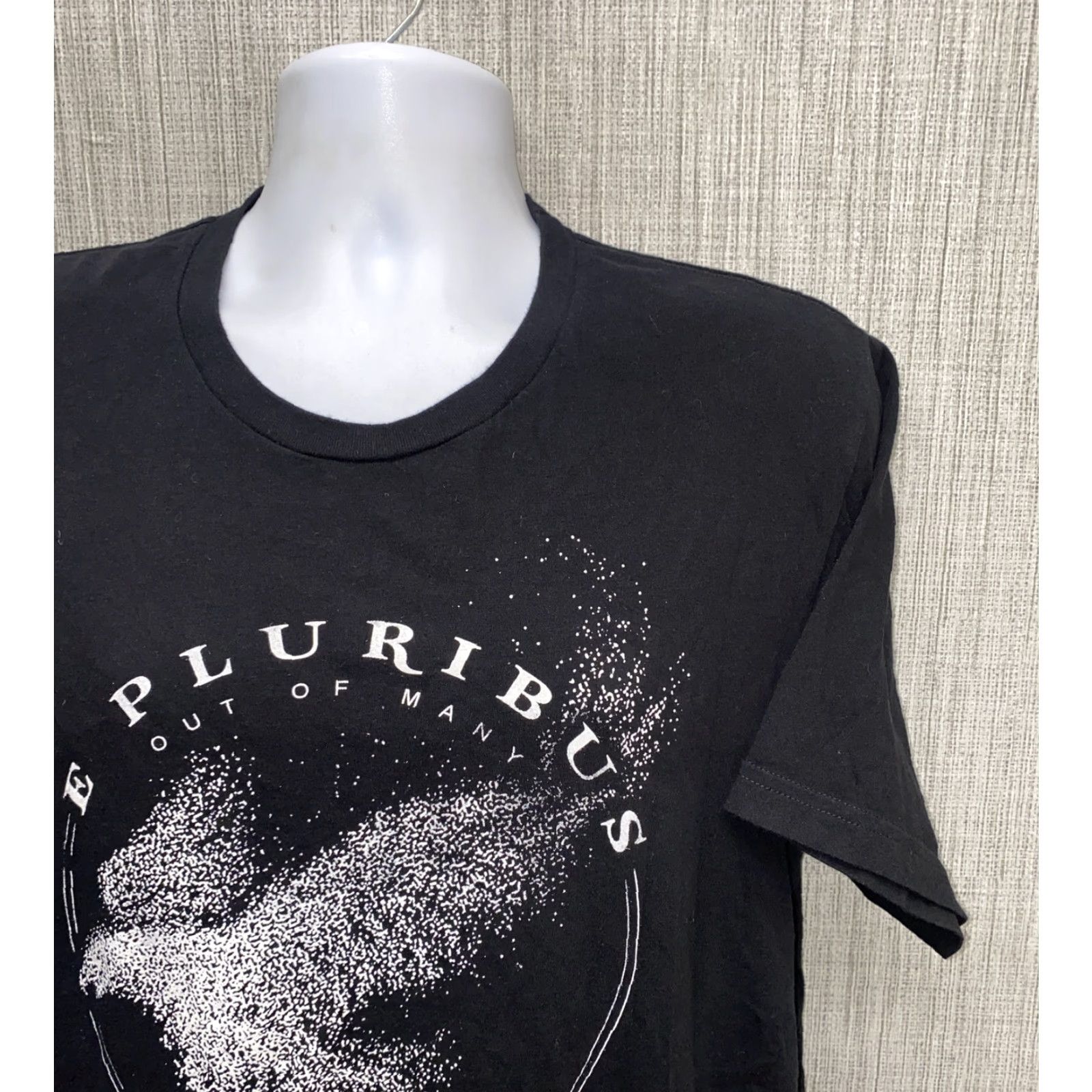 Vintage Men's Black E PLURIBUS UNUM Graphic T-Shirt Short Sleeve Size L Regular Fit Size US L / EU 52-54 / 3 - 2 Thumbnail