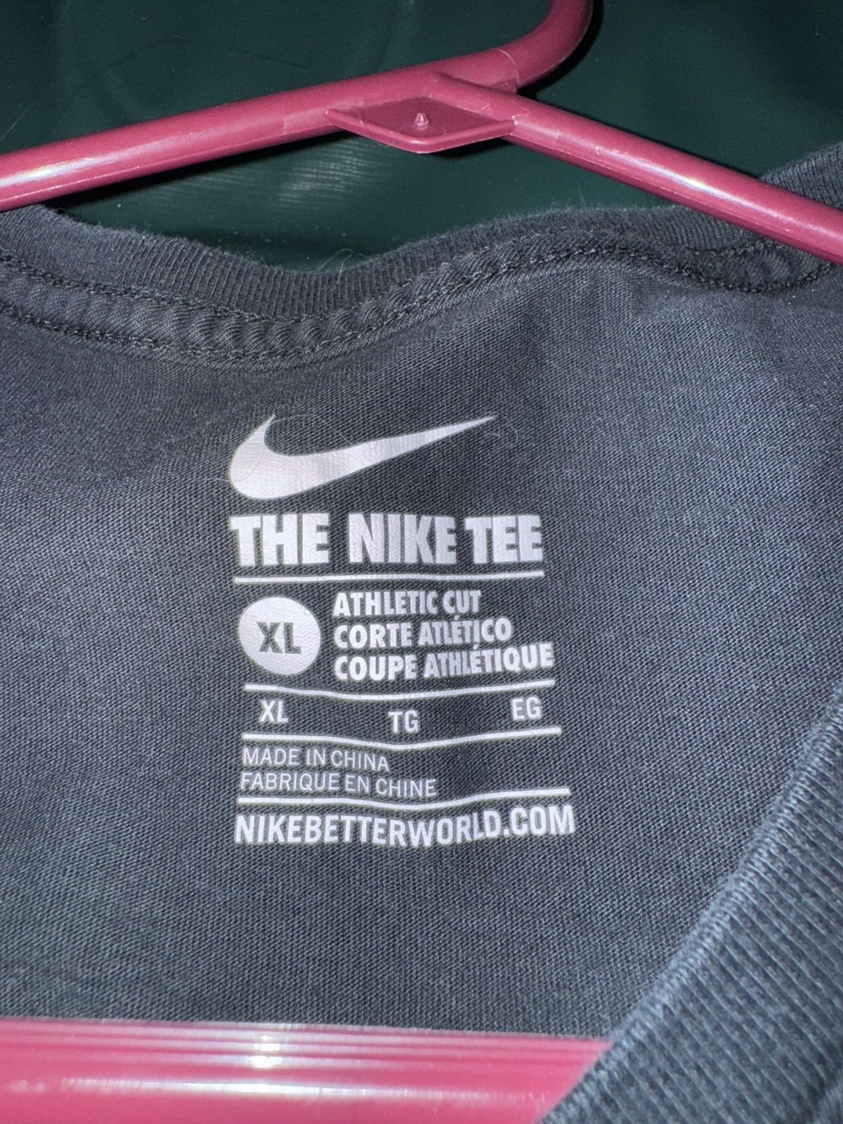 Nike Black and red Nike swoosh logo shirt Size US XL / EU 56 / 4 - 2 Thumbnail