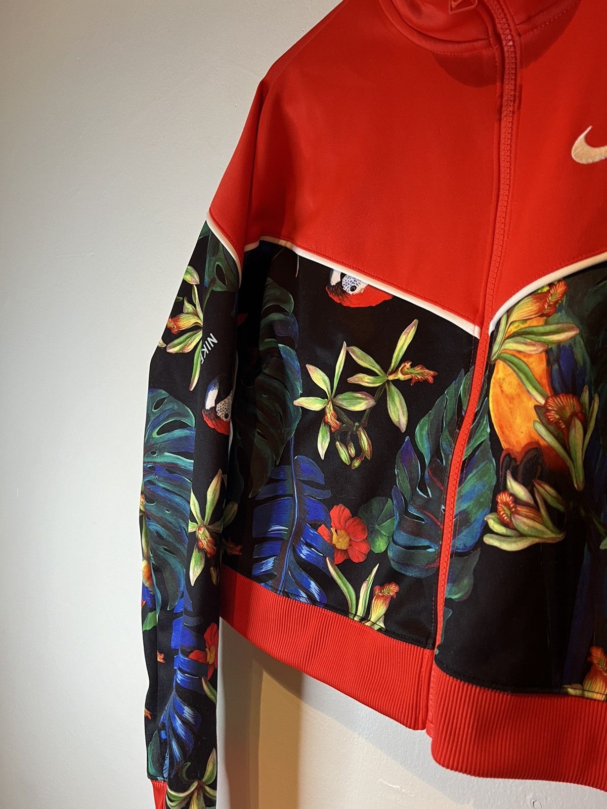 Nike Nike Hyper femme Tropical Track Jacket Women's Size Medium Size M / US 6-8 / IT 42-44 - 3 Thumbnail