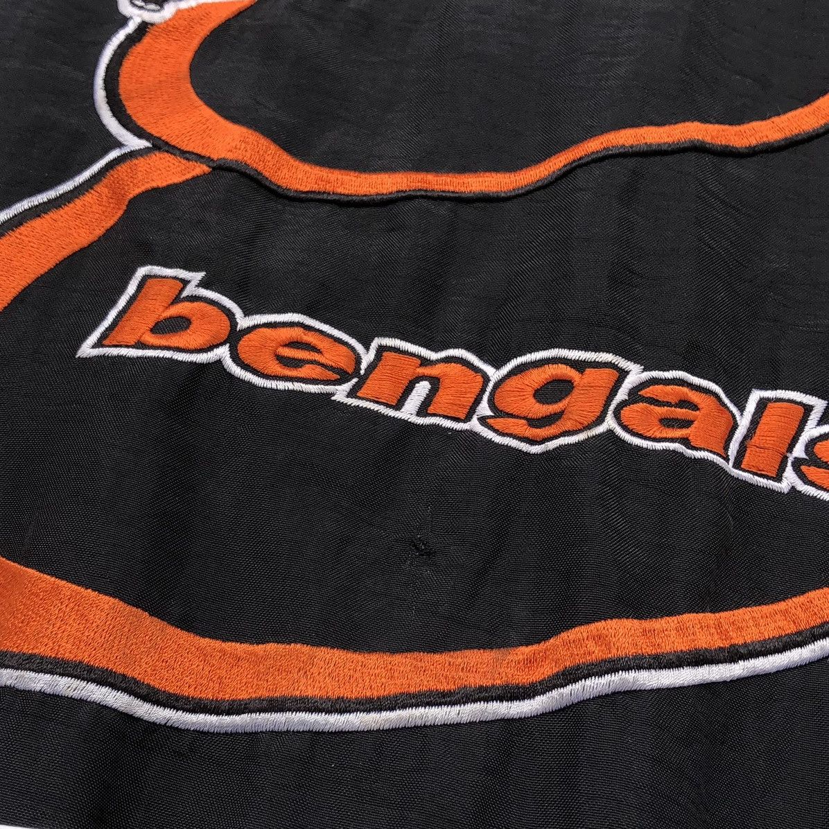 NFL VTG Logo Athletic Pro Line Cincinatti Bengals NFL Jacket Size US XL / EU 56 / 4 - 14 Thumbnail