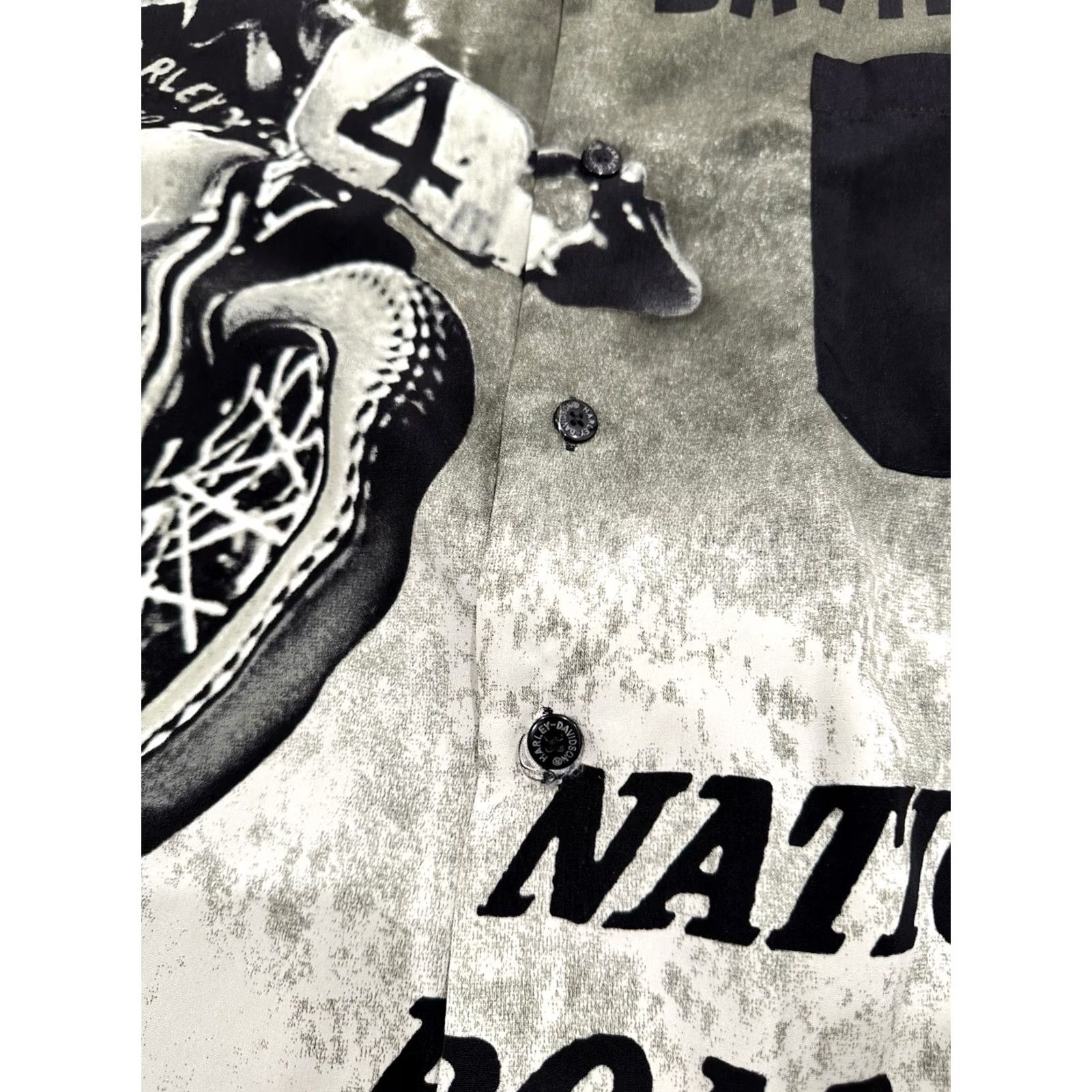 Harley Davidson VINTAGE Harley-Davidson National Road Race Champion Button-Down Shirt XL Black & White Motorcycle Pattern Men Short Sleeve Button-Up Size US XL / EU 56 / 4 - 4 Thumbnail