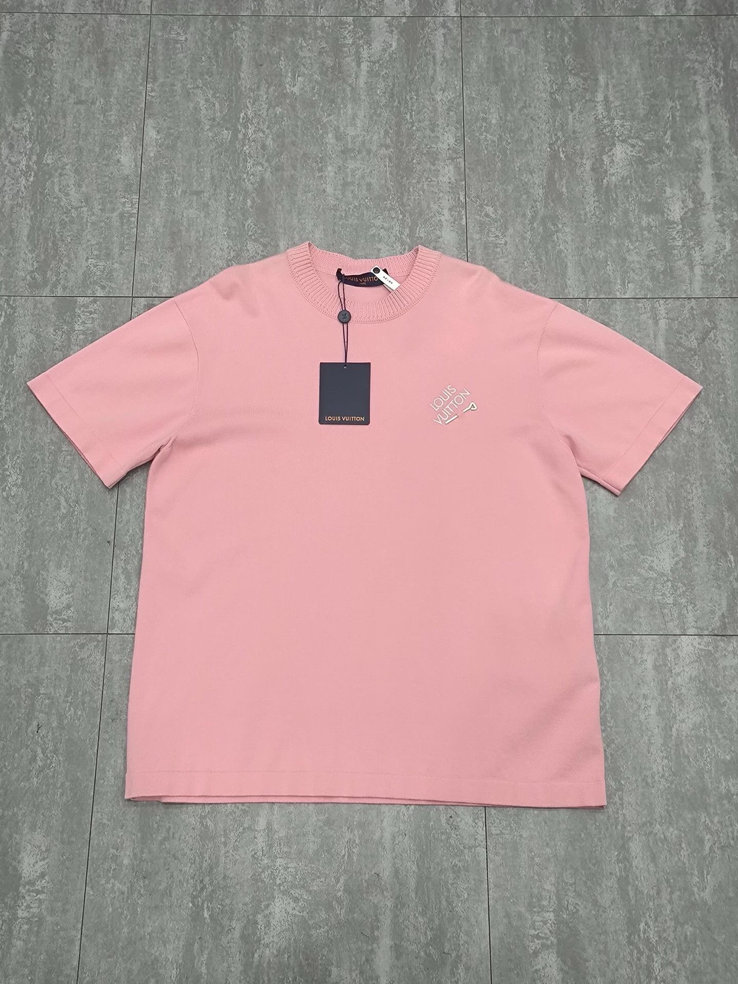 Louis Vuitton Louis Vuitton Embroidered Pink T-Shirt l Men Size US L / EU 52-54 / 3 - 1 Thumbnail