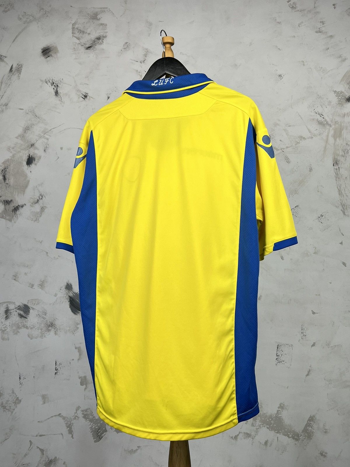 Macron Marcon Leeds United Yellow Jersey Size L - XL Size US XL / EU 56 / 4 - 5 Thumbnail