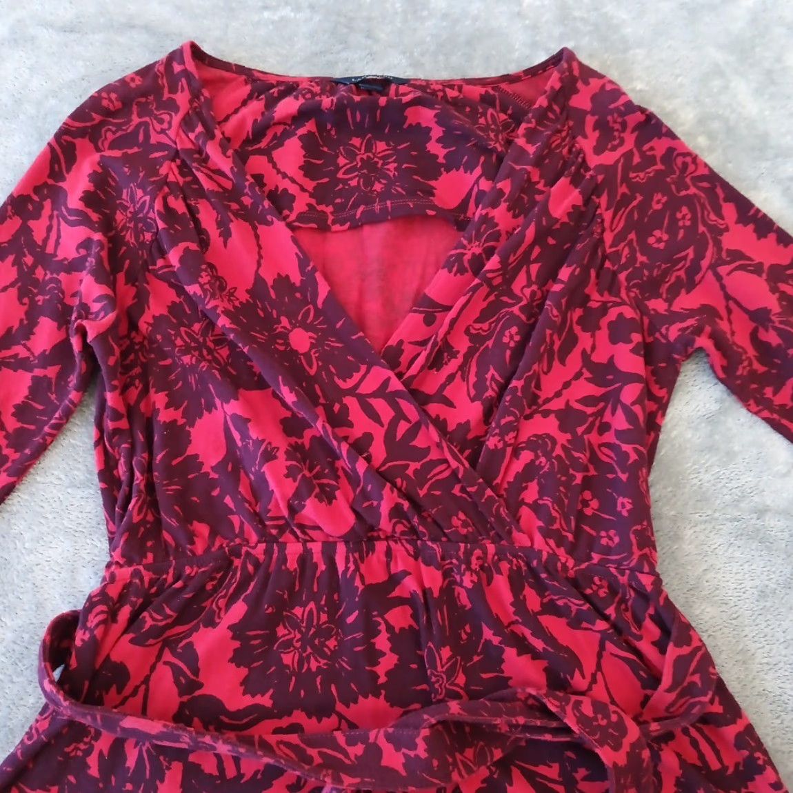 Lands' End Lands' End Fit Flare Dress XS Red Floral Long Sleeve V-Neck Pullover Dress, Knee Length, Belted, Regular, Women, Cotton Spandex, Machine Washable Size XS / US 0-2 / IT 36-38 - 2 Thumbnail