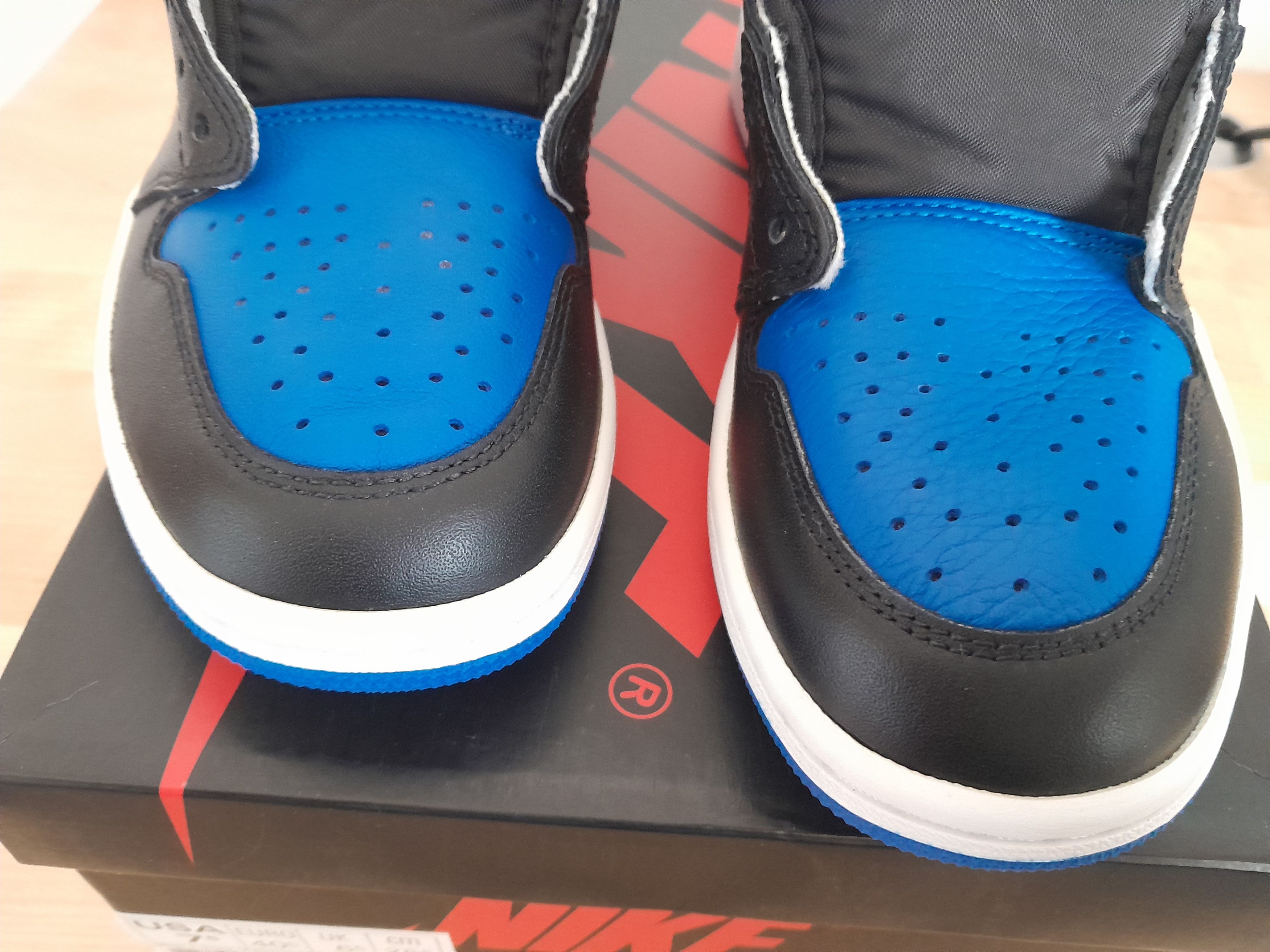 Nike Nike Air Jordan 1 Retro Royal (2017) Size US 7.5 / EU 40-41 - 4 Thumbnail
