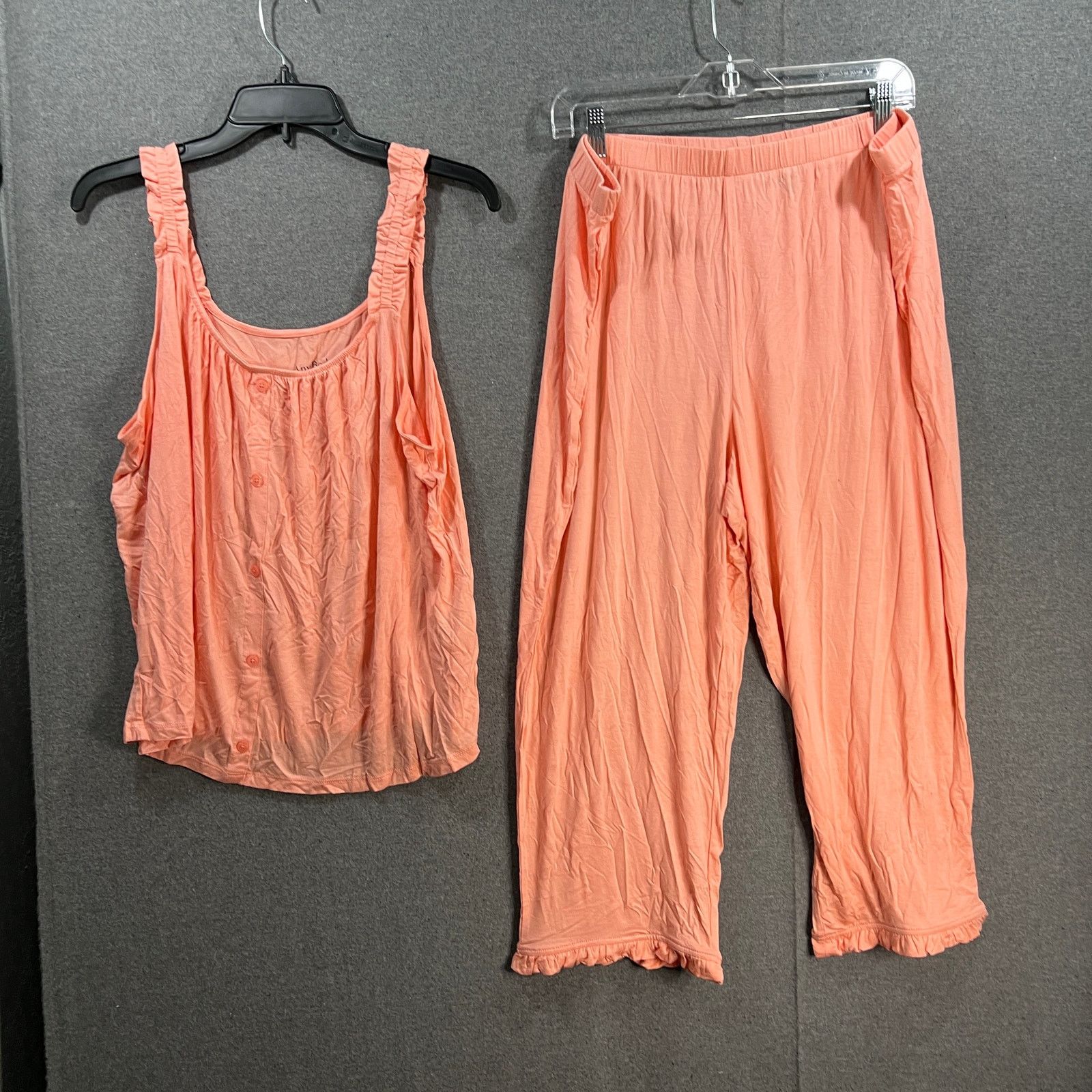 Other AnyBody Ruffle Tank and Cropped Pant Peach, X-Large Size XL / US 12-14 / IT 48-50 - 1 Thumbnail