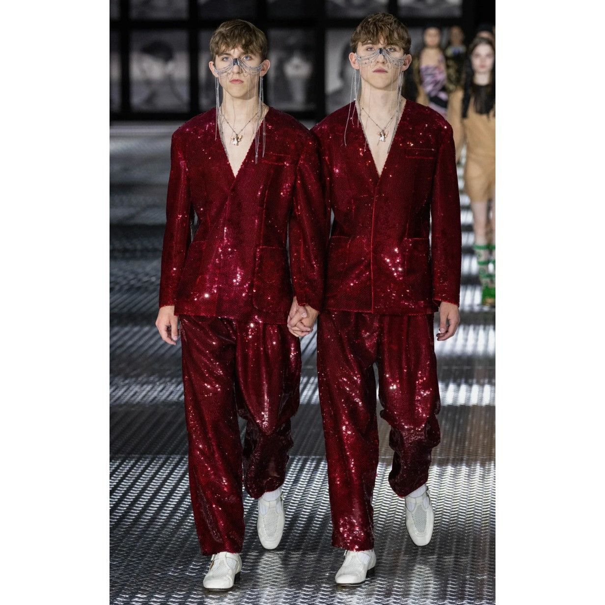 Gucci Fully Sequin Jacket Size IT 46 Slim Red Blazer Size US S / EU 44-46 / 1 - 6 Thumbnail