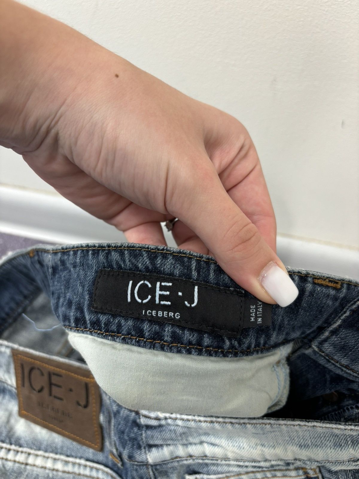 Iceberg Vintage Iceberg Women’s Faded Blue Denim Cropped Jeans Size 30" / US 8 / IT 44 - 7 Thumbnail