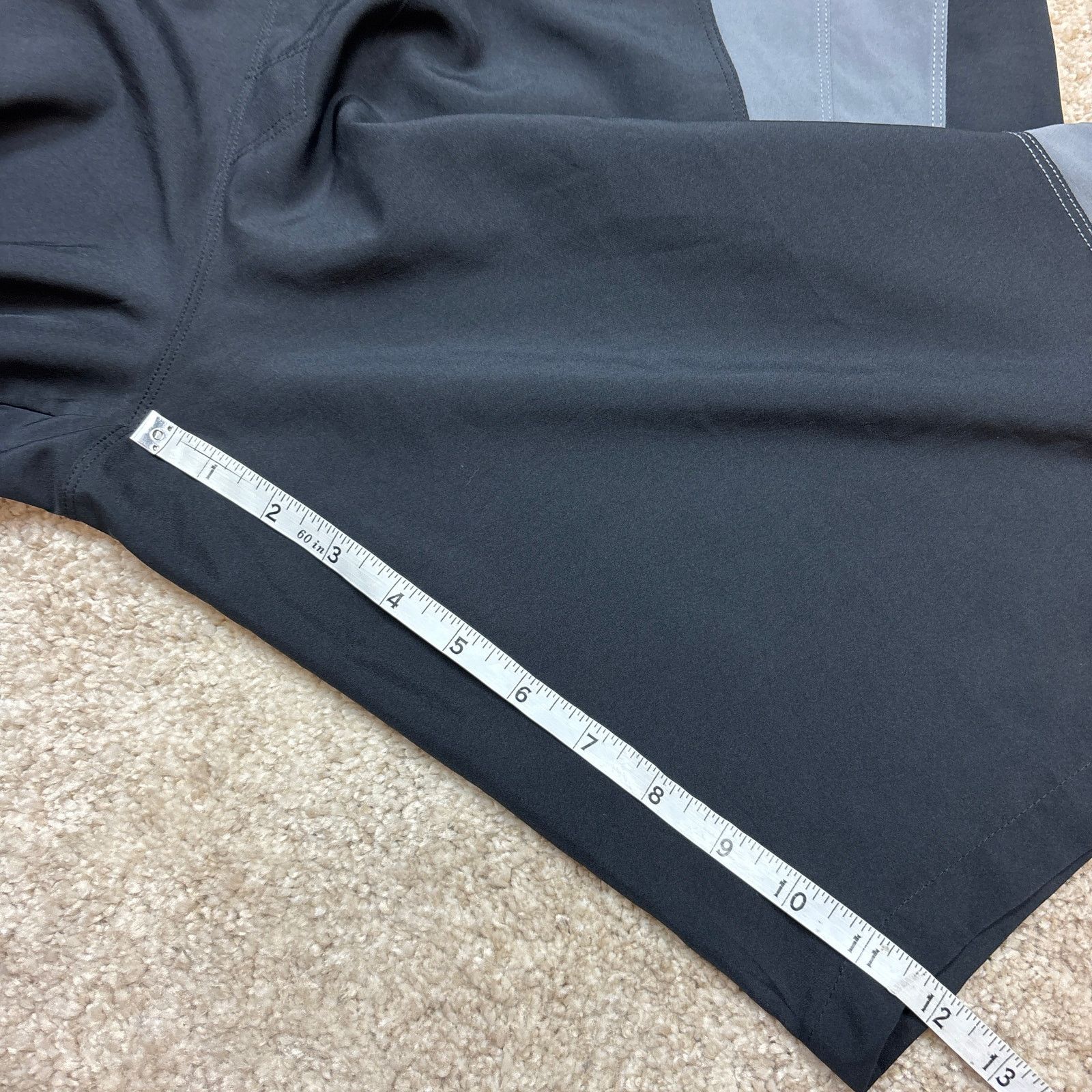Mountain Hardwear Mountain Hardwear Side Panel 12" Athletic Shorts Men's 2XL Size US 36 / EU 52 - 5 Thumbnail