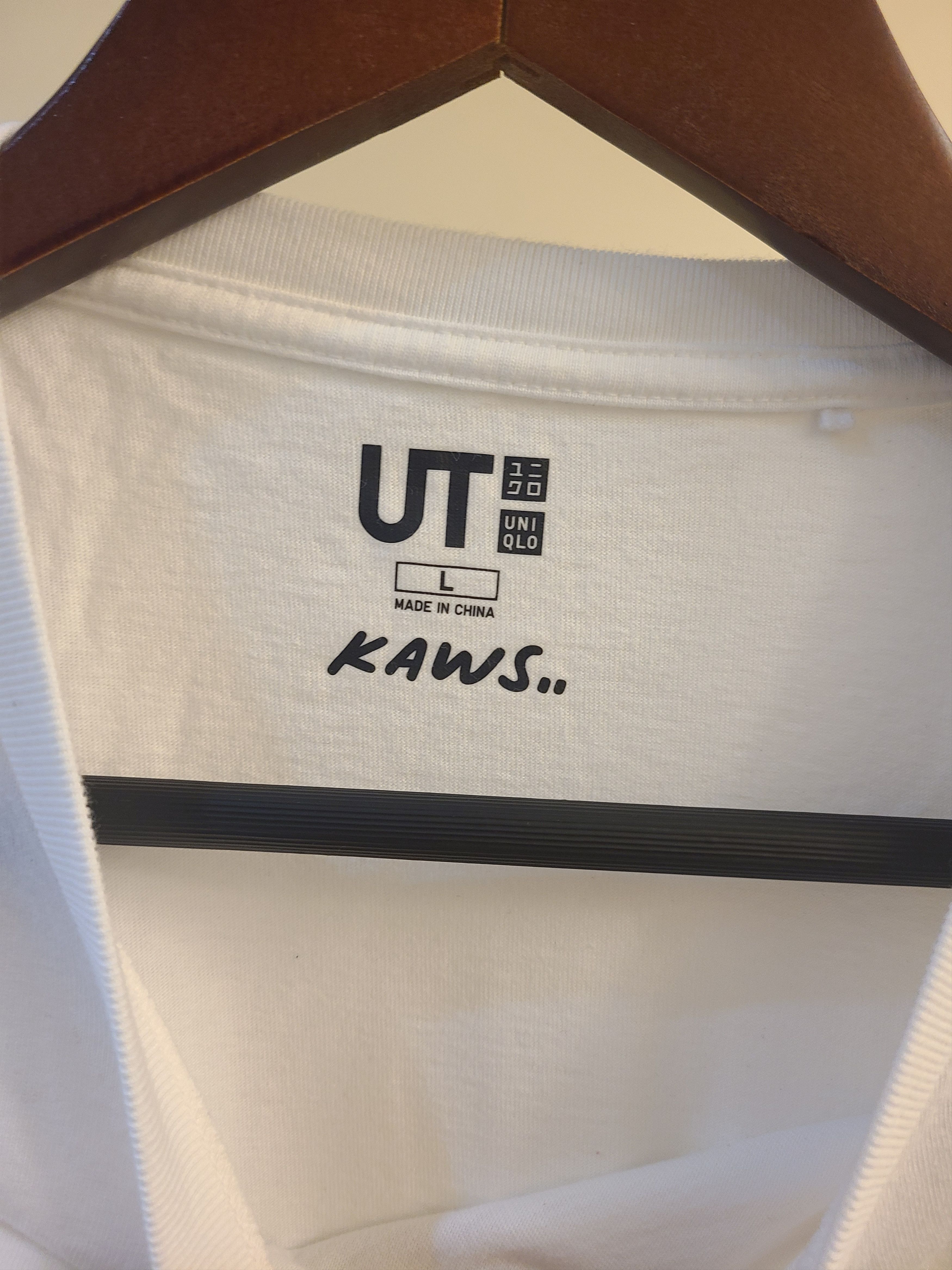Uniqlo Uniqlo x Kaws Size US L / EU 52-54 / 3 - 4 Thumbnail