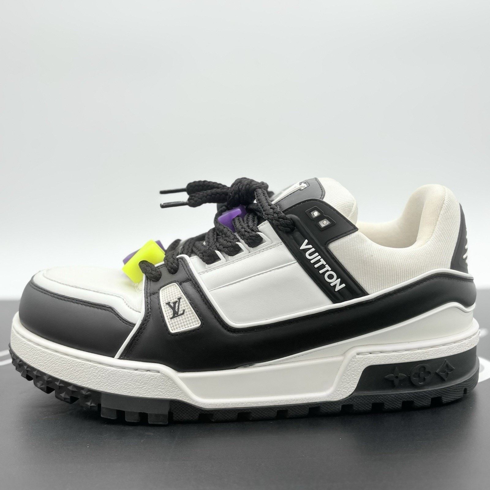 Louis Vuitton 13-13.5 US Louis Vuitton Maxi ' Black White ' | SUPER CLEAN! Size US 13 / EU 46 - 8 Thumbnail