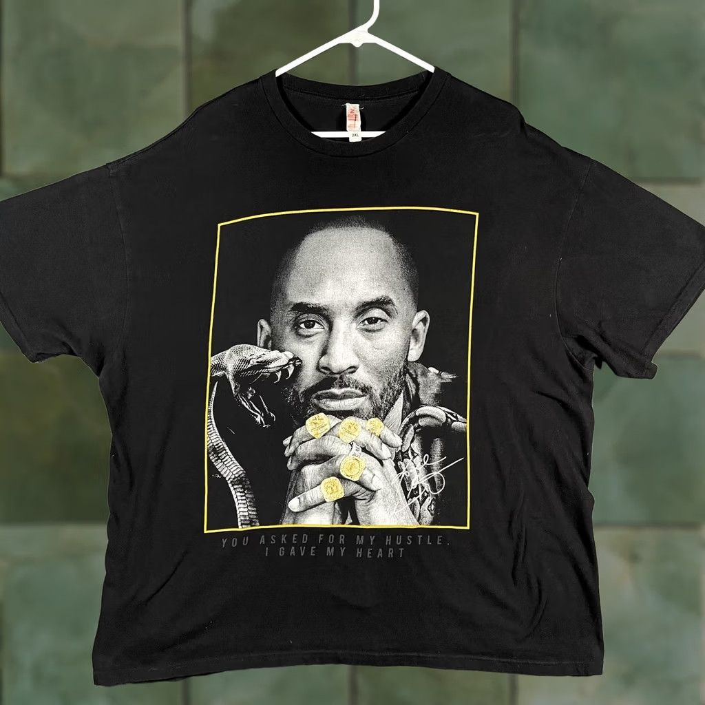 Vintage Zuni Sportswear Kobe Bryant Black Mamba Legends Live Forever Basketball Shirt Mens 2XL Size US XXL / EU 58 / 5 - 1 Thumbnail