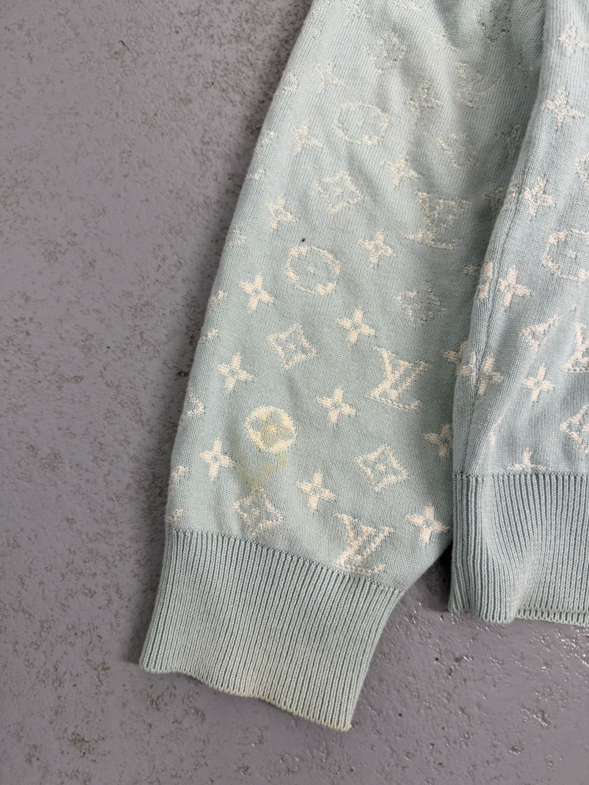 Louis Vuitton Louis Vuitton Gradient Monogram Baby Blue Hoodie Size US L / EU 52-54 / 3 - 22 Thumbnail