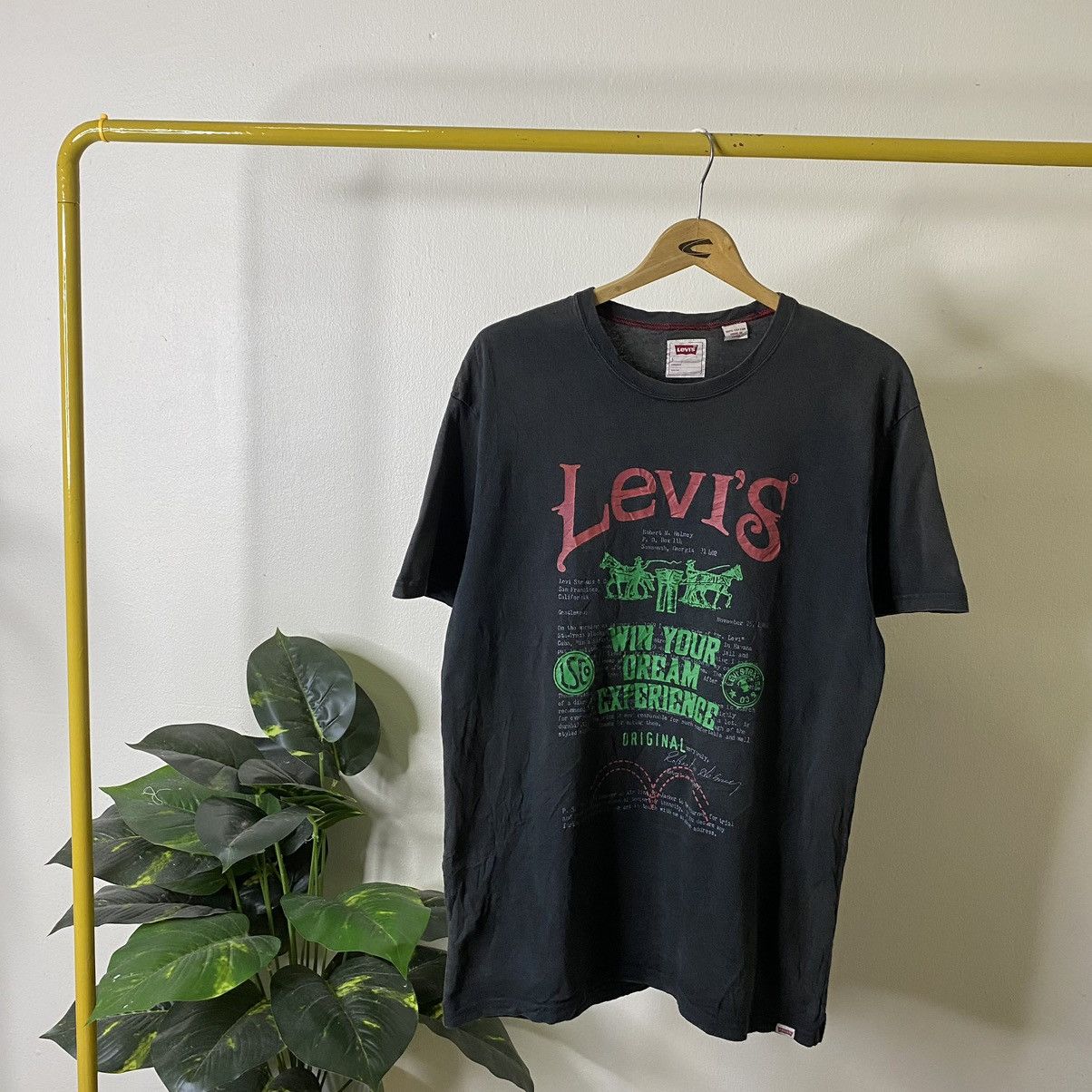 Levi's Y2K Levis Tee Size US L / EU 52-54 / 3 - 1 Thumbnail