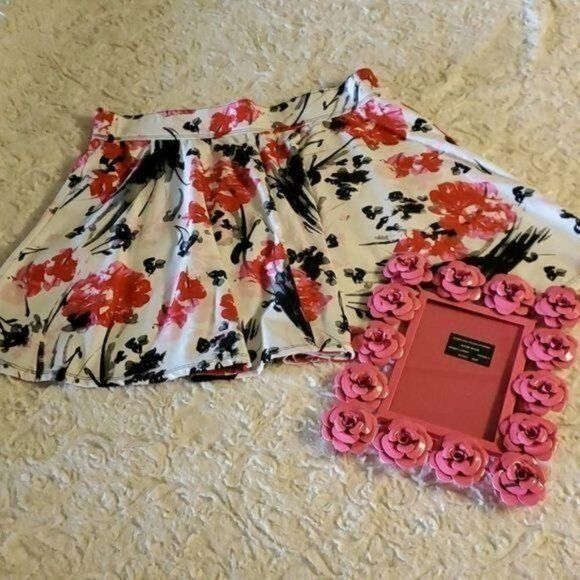 Abercrombie & Fitch Abercrombie & Fitch Mini Sassy Pullon Stretch Floral Sz. S S Size 25" / US 0 / IT 36 - 1 Thumbnail