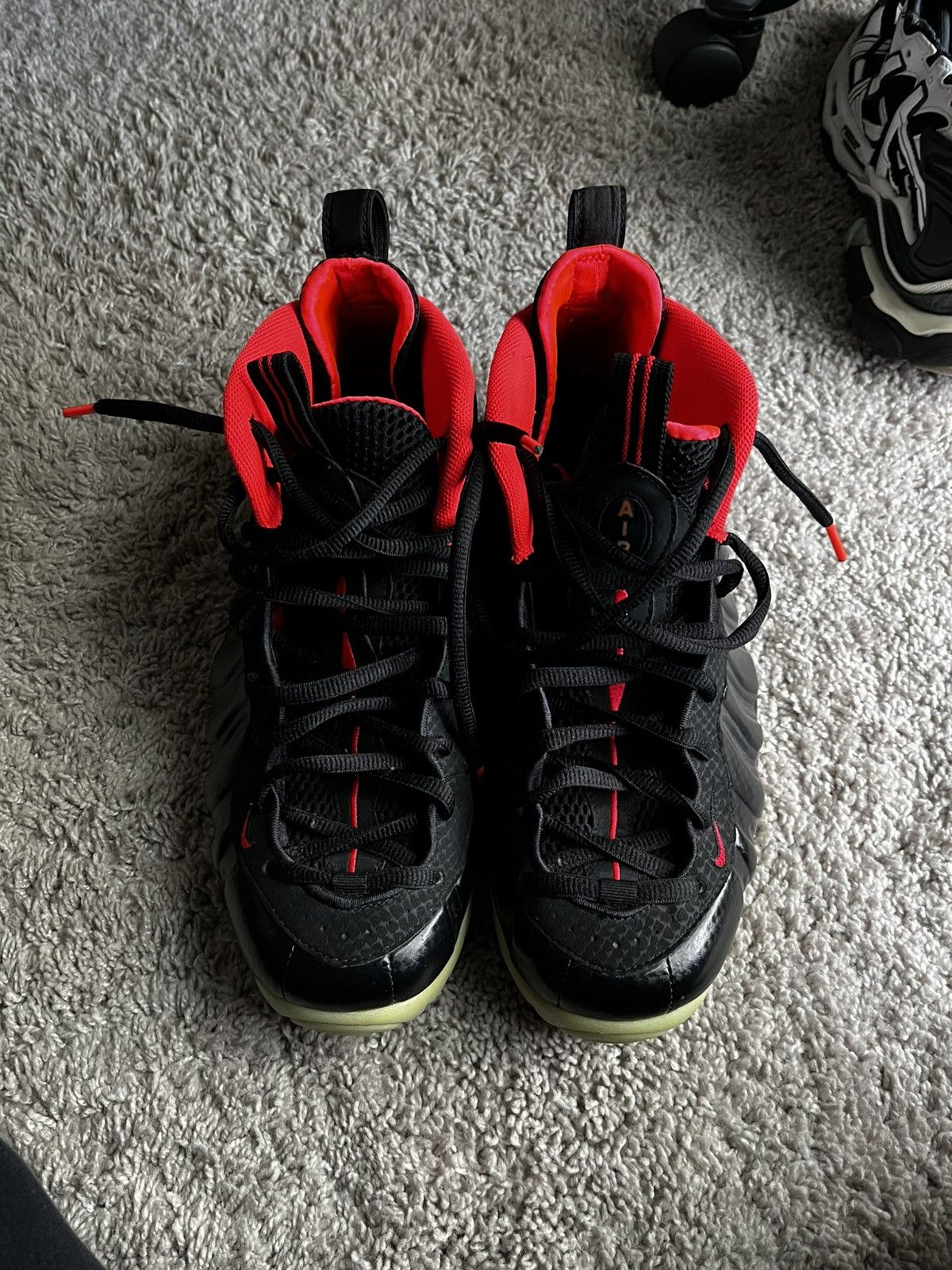 Nike NIKE AIR FOAMPOSITE PRO PREMIUM SOLAR RED BLACKLASER (Yeezy) Size US 11 / EU 44 - 4 Thumbnail