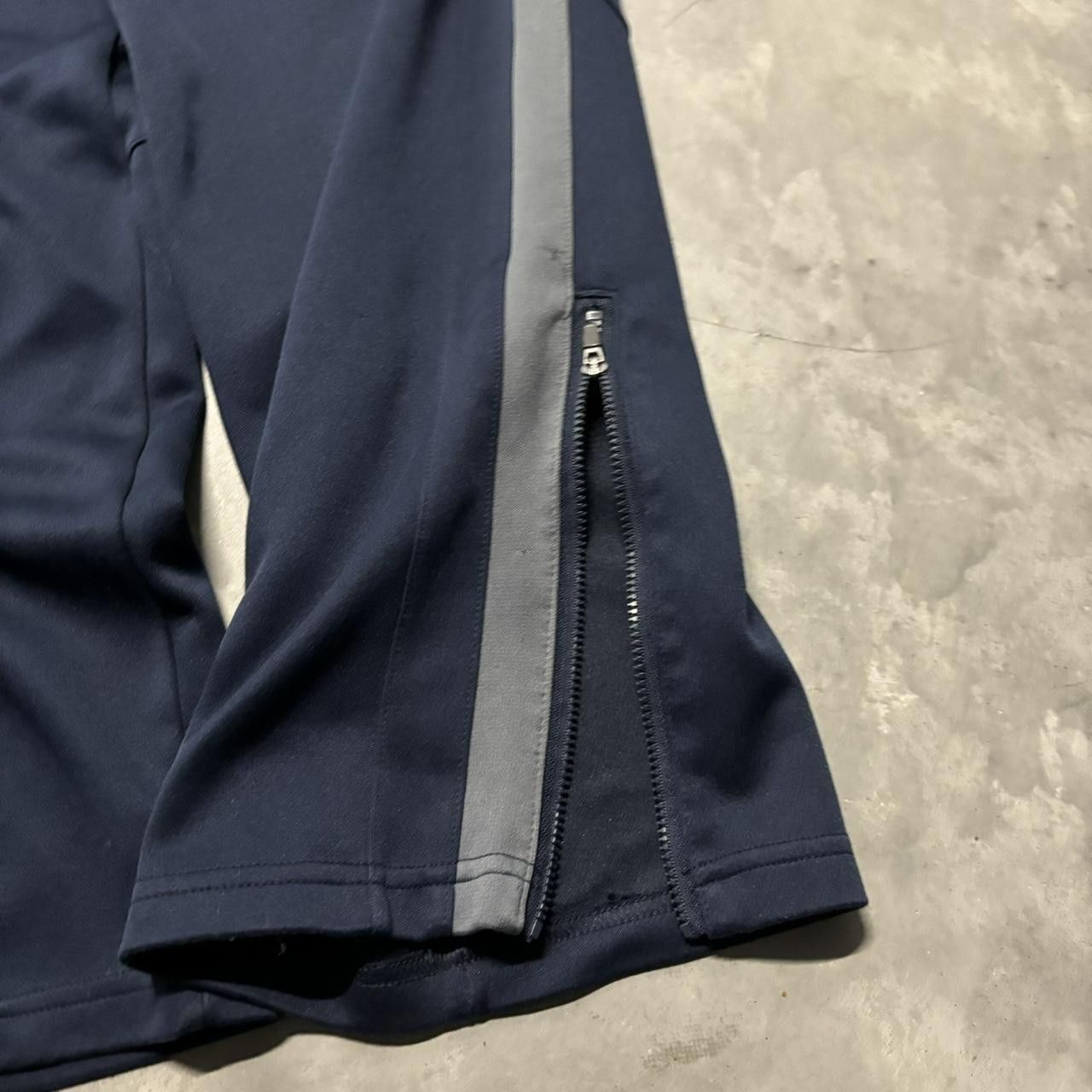 Japanese Brand × Vintage Crazy Vintage Y2K/2000s Navy Blue Grey Striped Drill Athletic Essential Sweatpants! Size US 32 / EU 48 - 5 Thumbnail