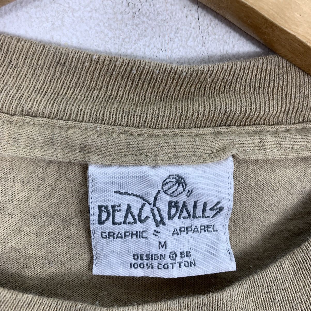 Vintage Vintage 90s BEACH BALLS Art USA Guam Beach Bum Tshirt Size US M / EU 48-50 / 2 - 5 Thumbnail